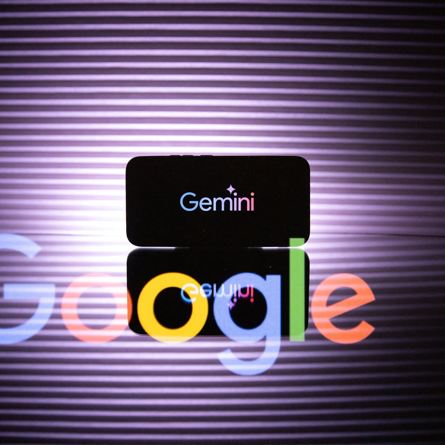 Google raises the stakes of the AI race artwork