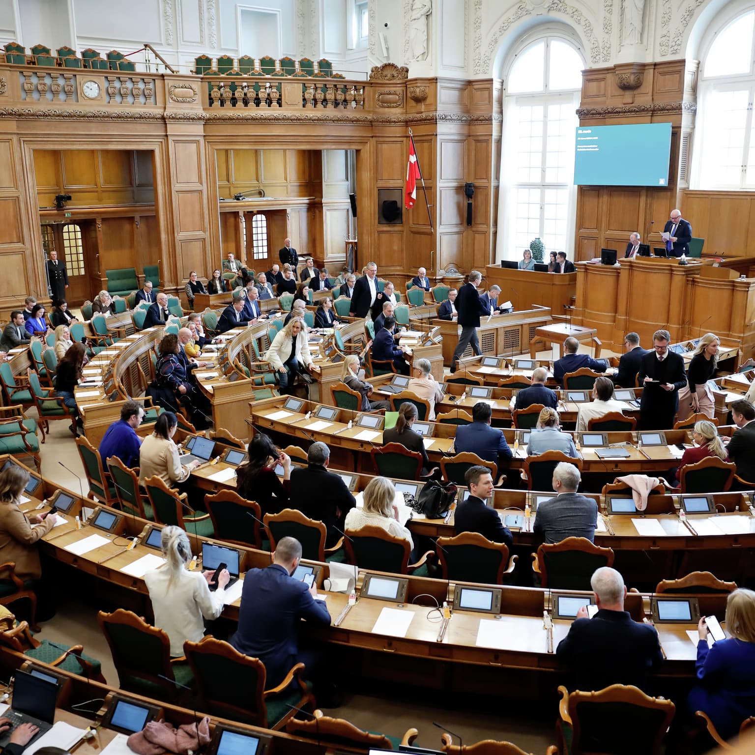 Lyn-analyse: Eksperter kalder antallet af offentligt ansatte "alamerende" artwork