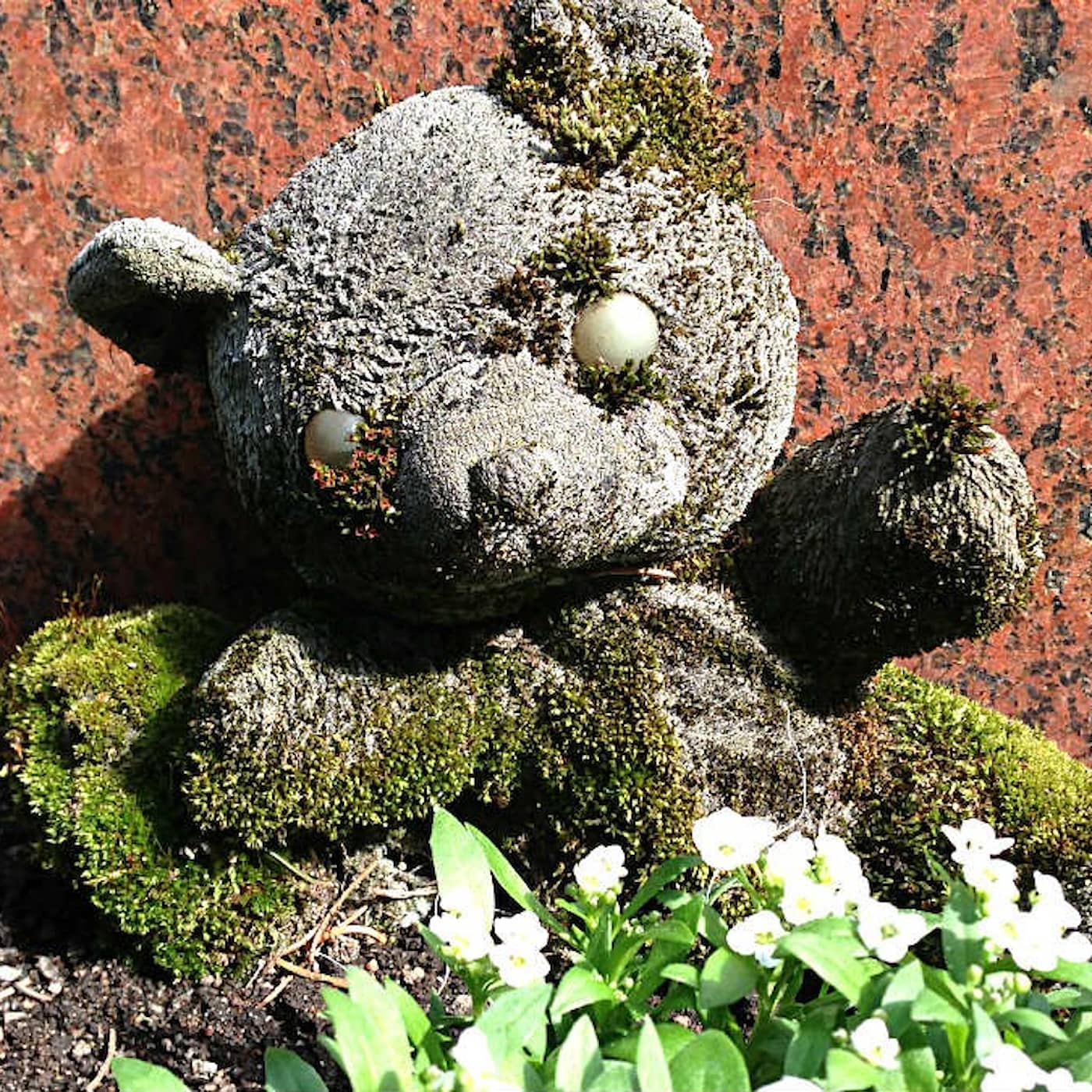 Kyrkogården – om säsongsarbetare på en kyrkogård artwork