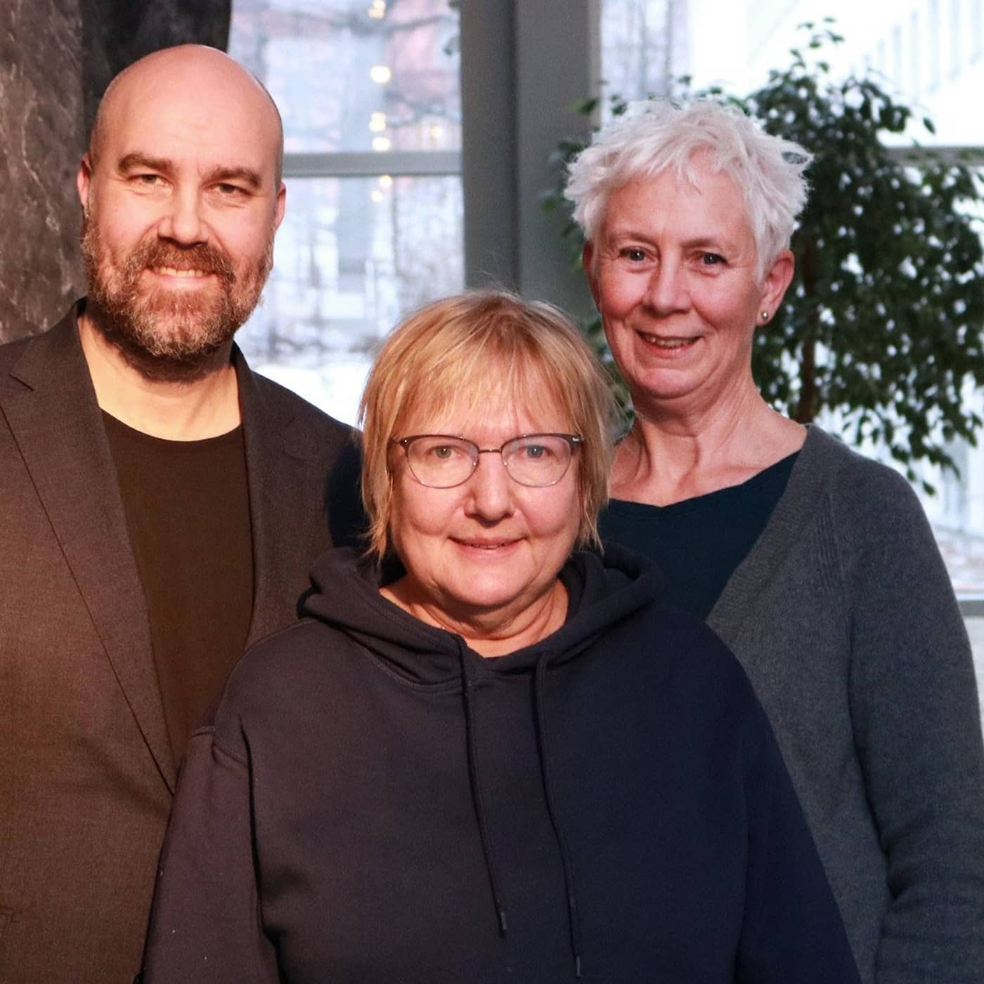145: Spänd stämning på Natos födelsedagskalas artwork