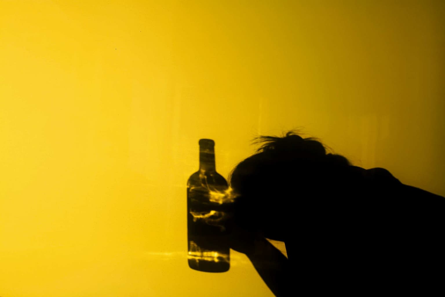 The vicious cycle of alcohol and anxiety artwork