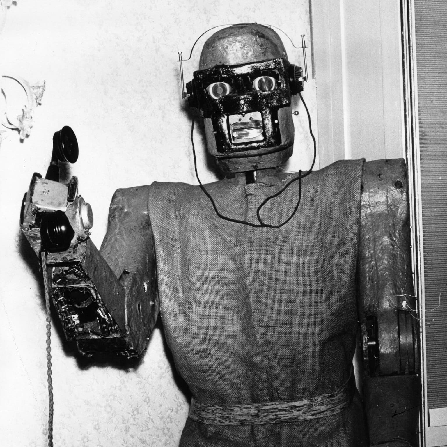 AI Podcast 2.0: The host in the machine artwork