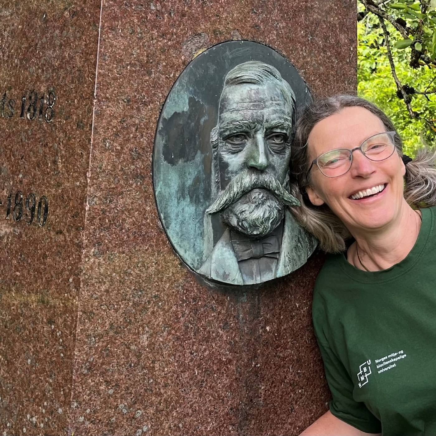 Från minsta kryp till hela skogen - bevarandebiolog vill ruska om oss artwork