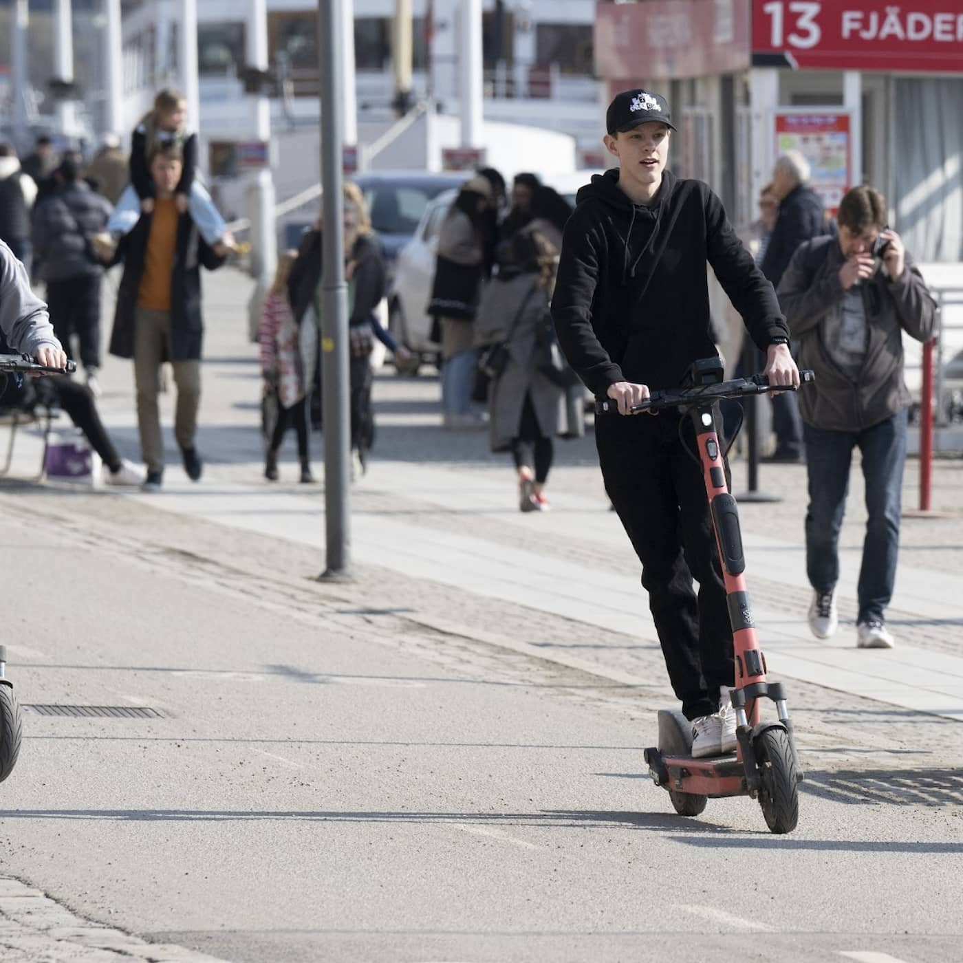 Vårdslöshet bakom många olyckor med elsparkcyklar artwork