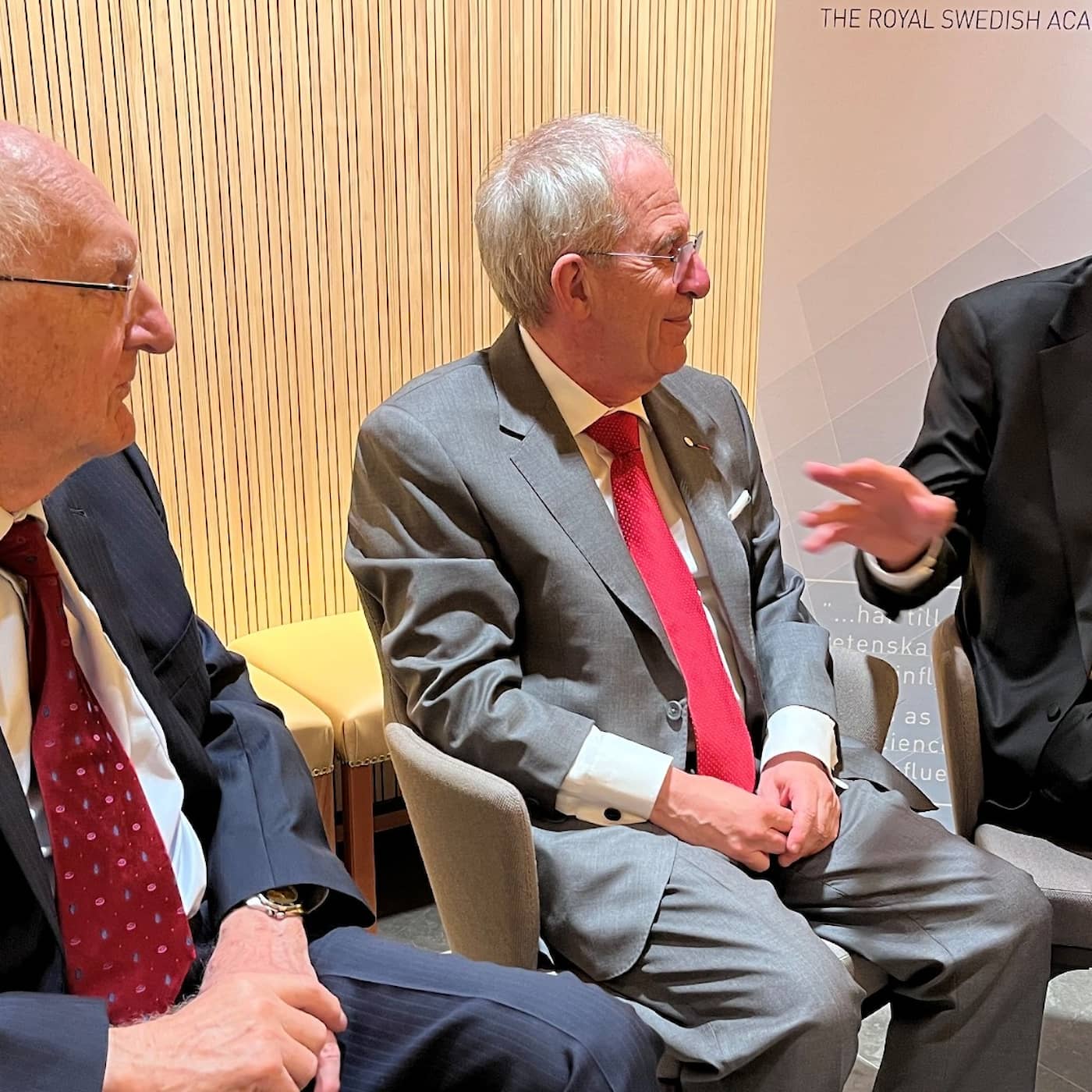 Livliga diskussioner gav tre vänner Nobelpris för kvantfysik artwork