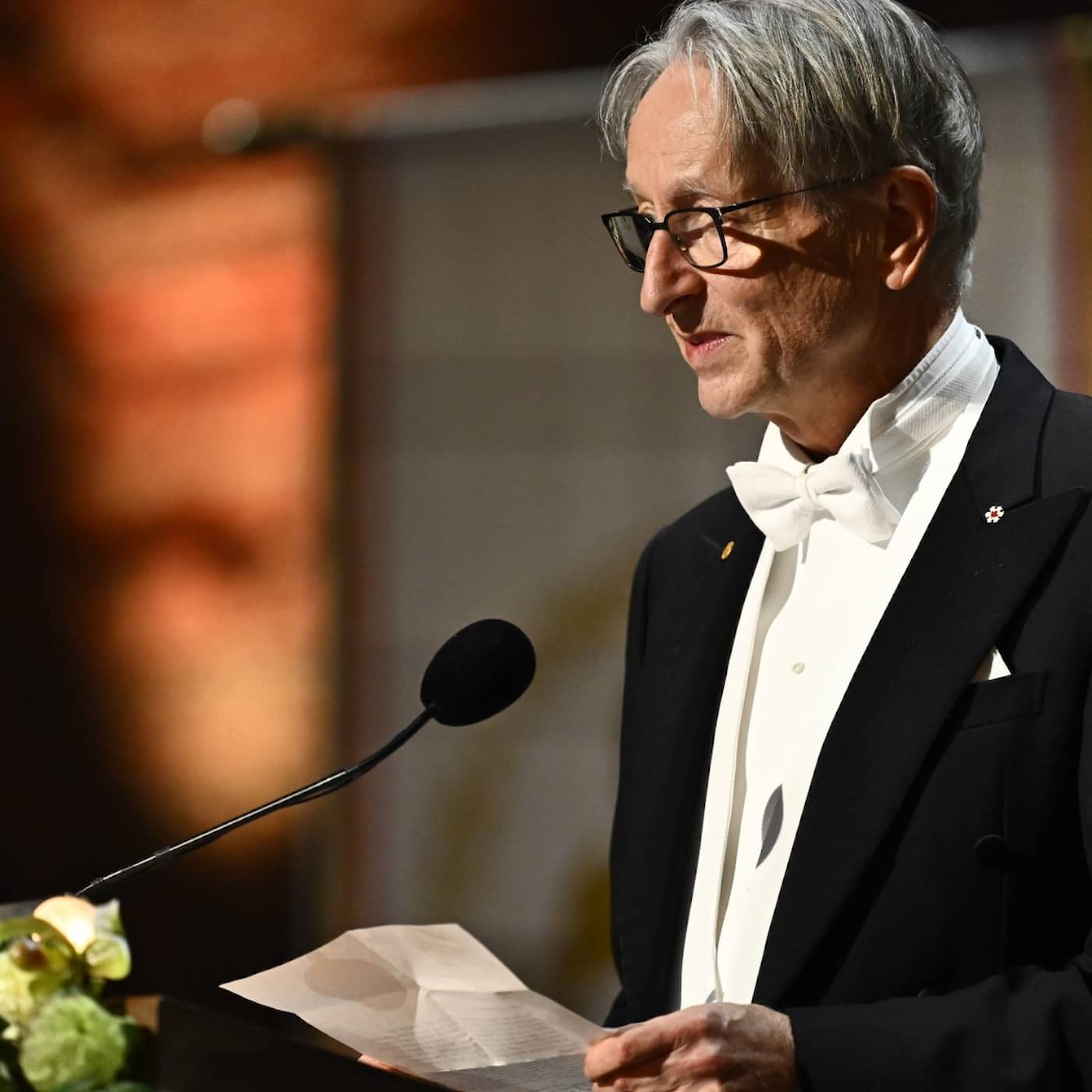 Nobelpristagarens AI-varning – och robotar som forskar artwork