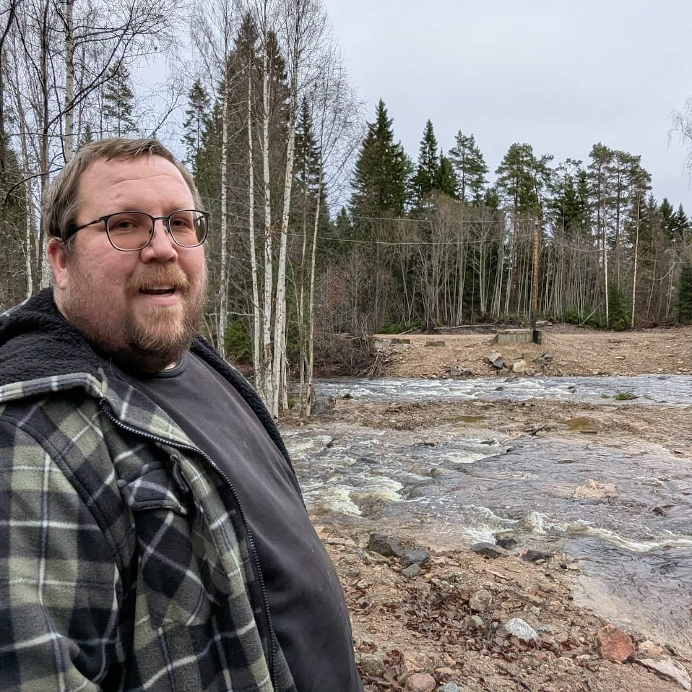 John rev sina kraftverk – ser hur livet i vattnet återvänder artwork