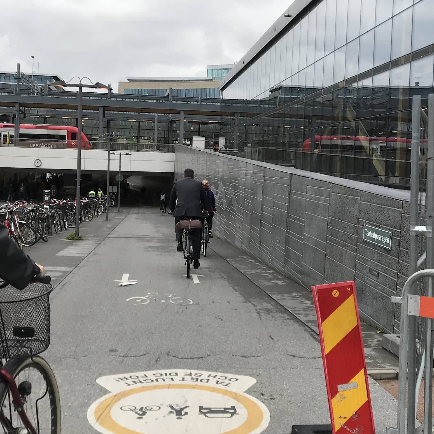 Sakerna som får kvinnor och lågavlönade att inte cykla – och busschaufförer att vilja lämna jobbet artwork