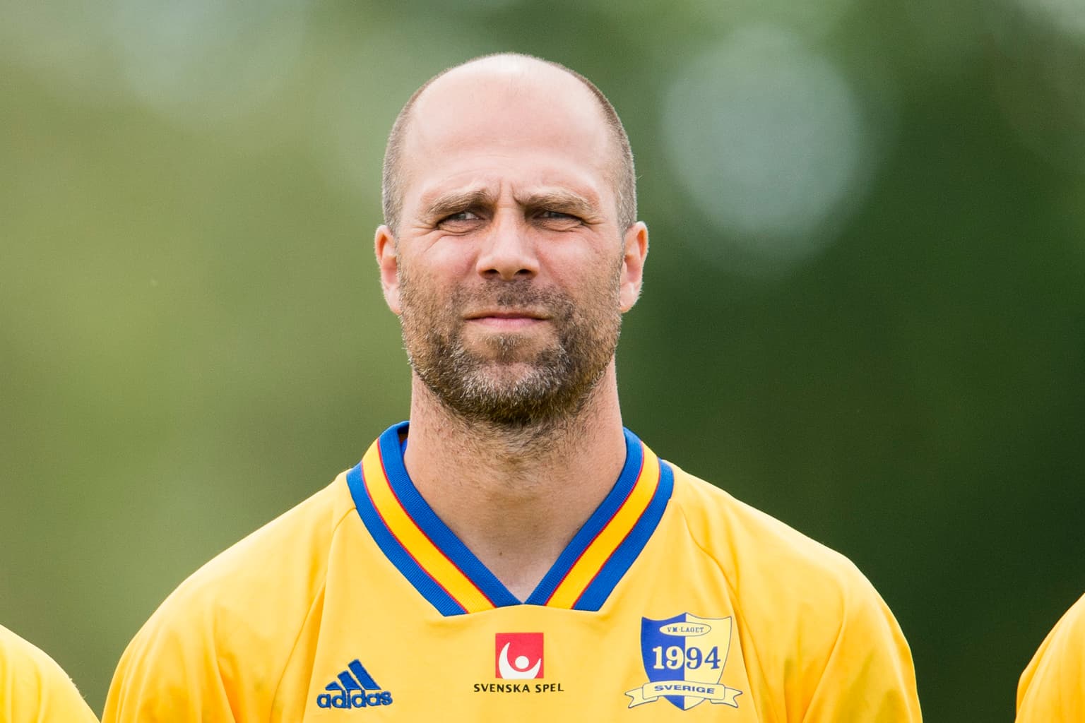 Teddy Lucic: "Fotbollen räddade mig" artwork