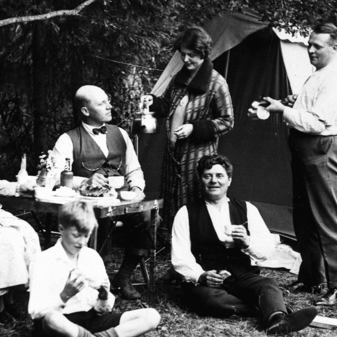 Från camping till glamping – en bekväm (eller beklämmande) stil för vistelse i naturen artwork