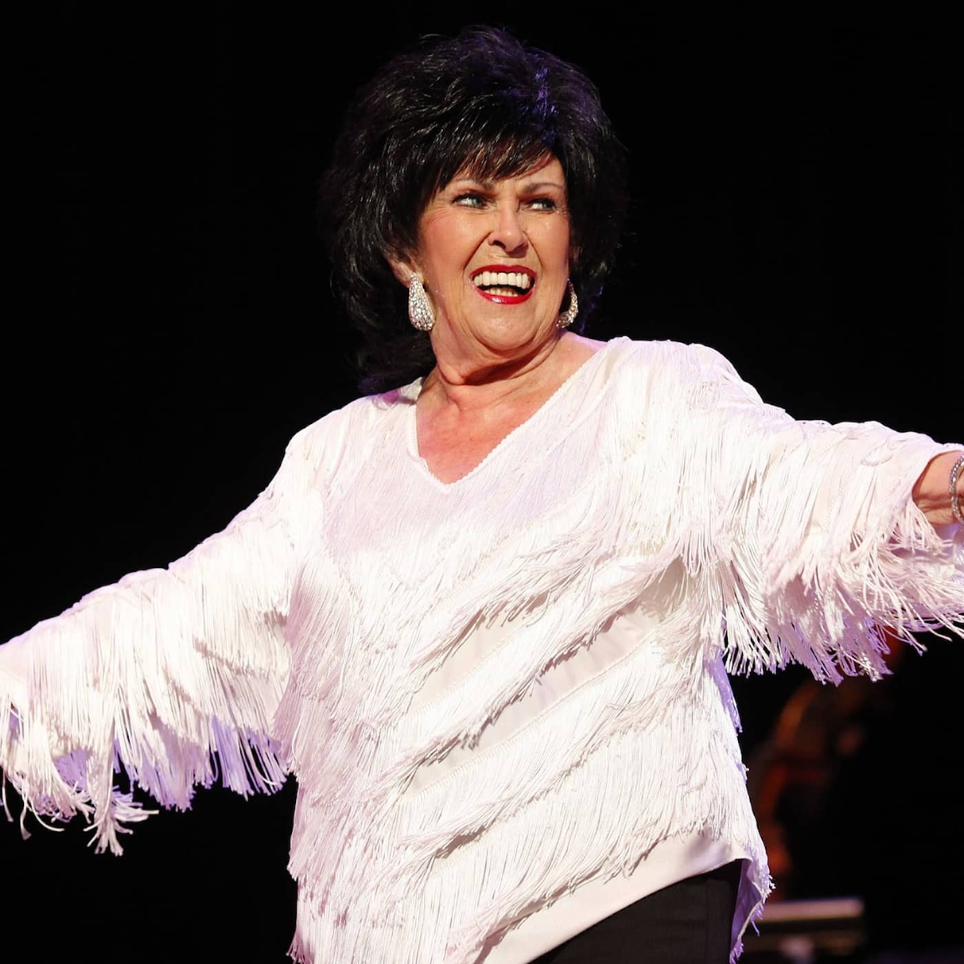 Wanda Jackson – stilbildande rock’n'roll-pionjär i tajta klänningar, långa fransar och dinglande örhängen artwork