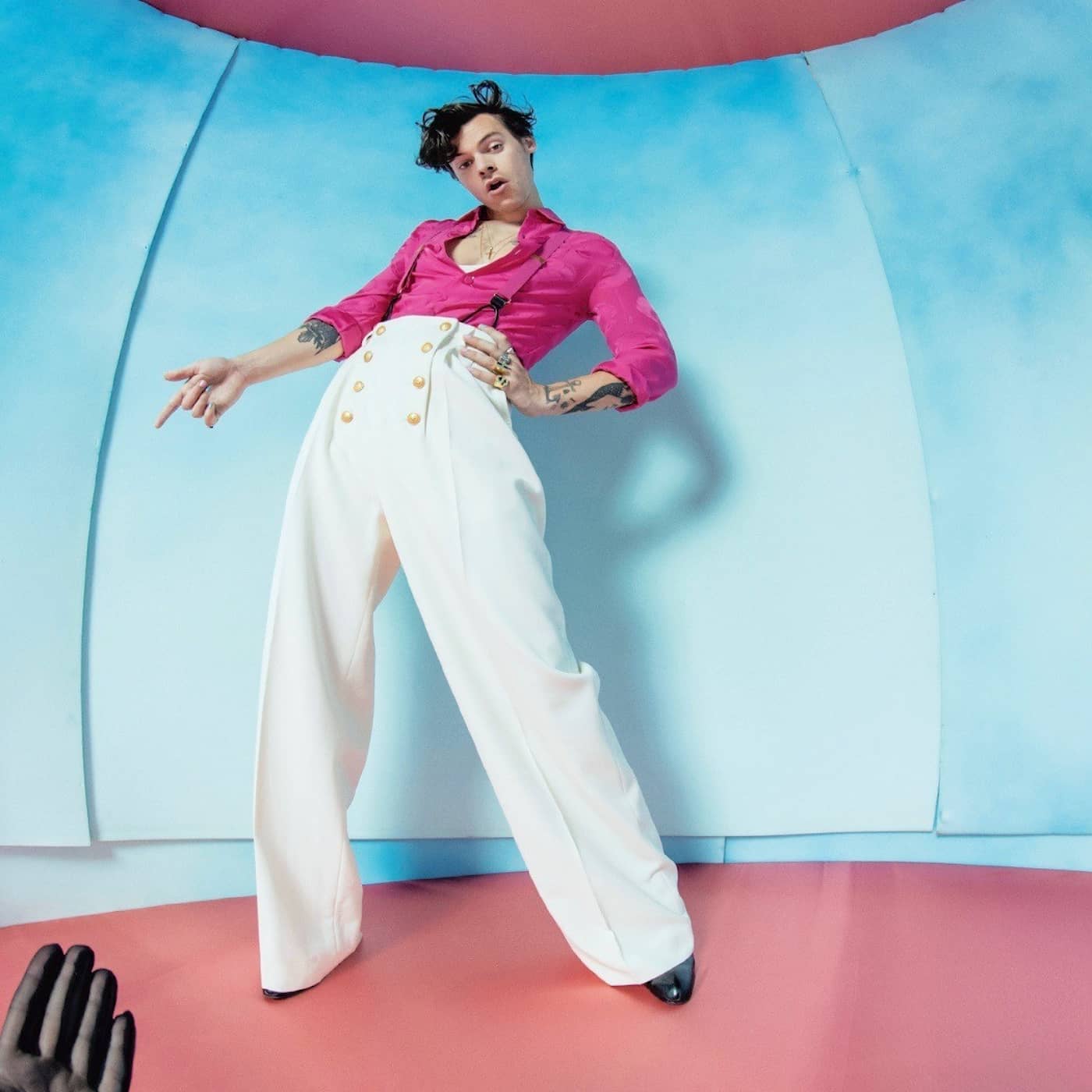 Harry Styles – musikens nya gränsöverskridande modestjärna artwork