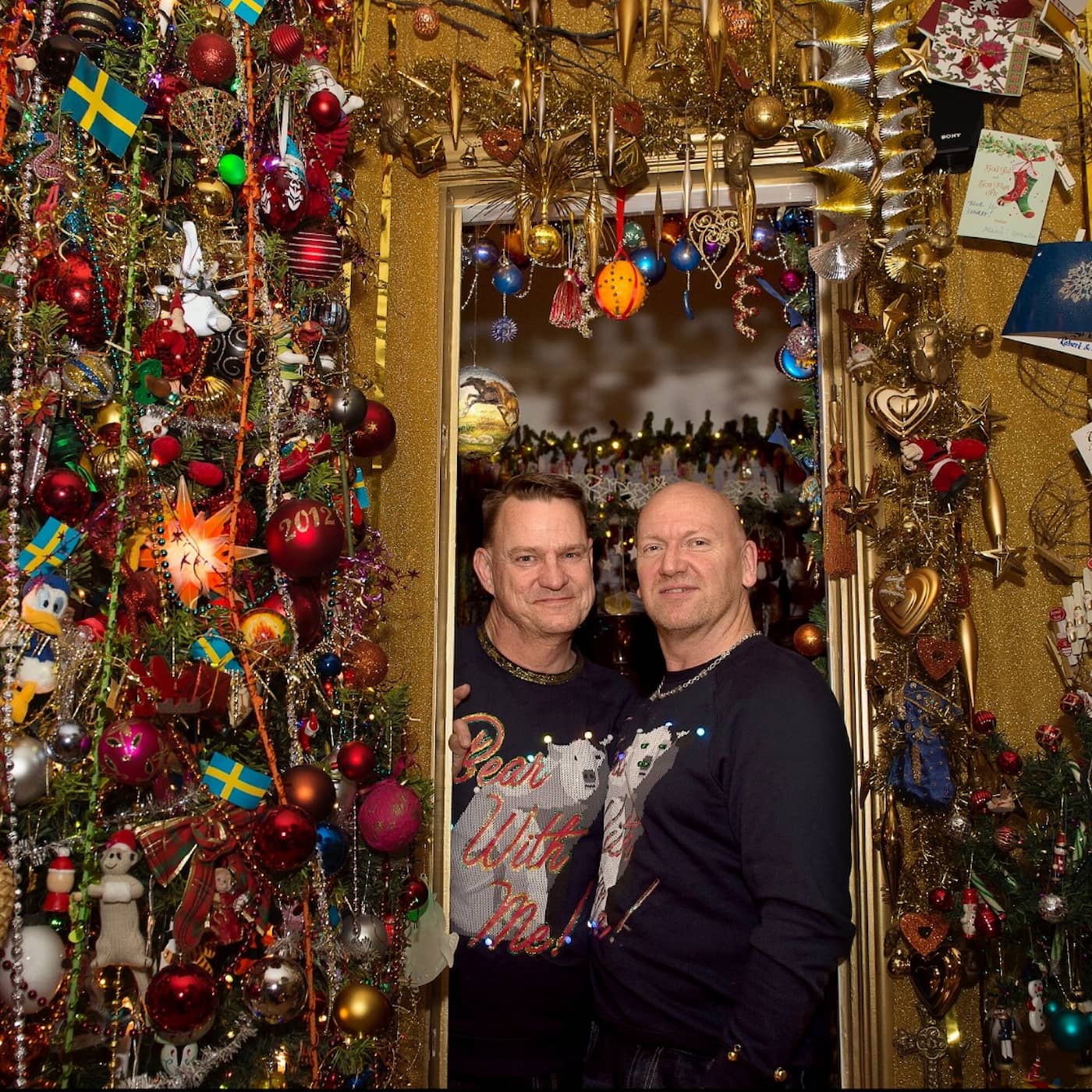 Glitter, glans och gräsliga tröjor – en samtida stil för jul och nyår? artwork