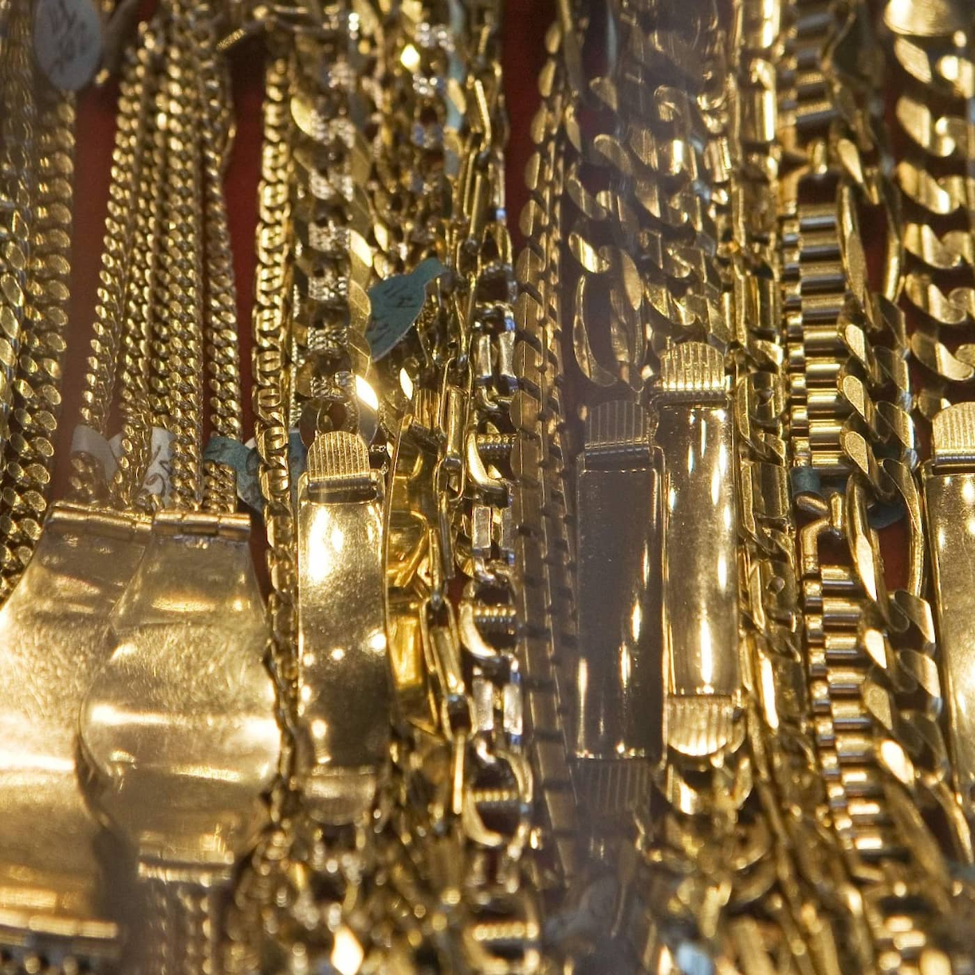 Guld – mytomspunnen metall som förför och förgör artwork