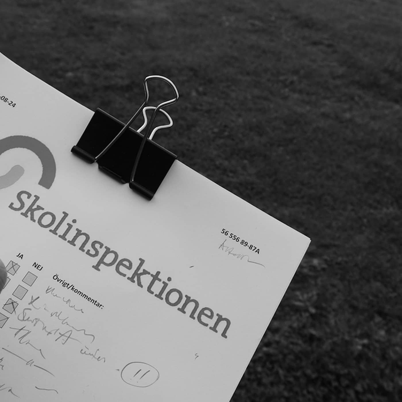 Skolinspektionen möter putsade fasader artwork