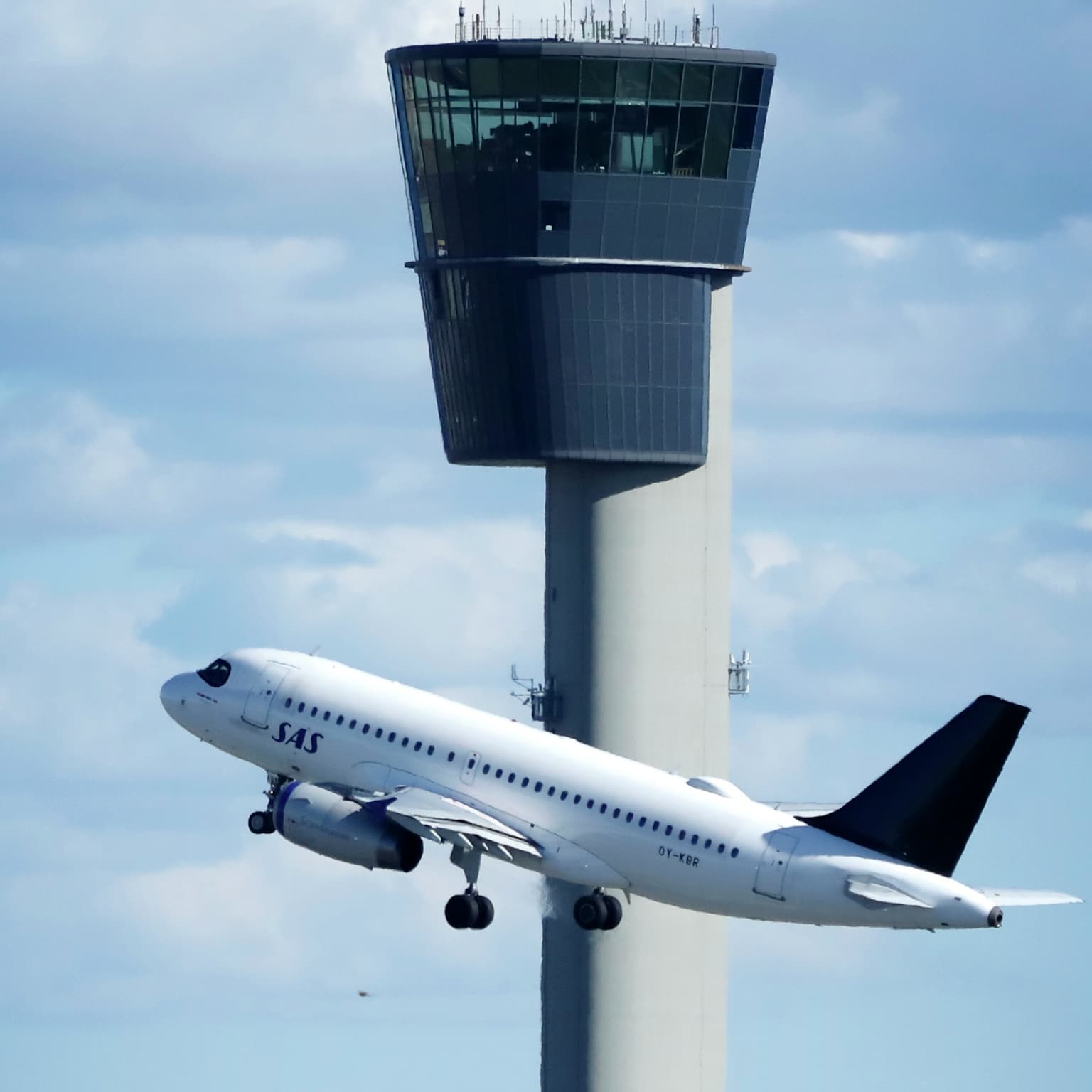 Har de styr på vores sikkerhed, når vi flyver på sommerferie? artwork