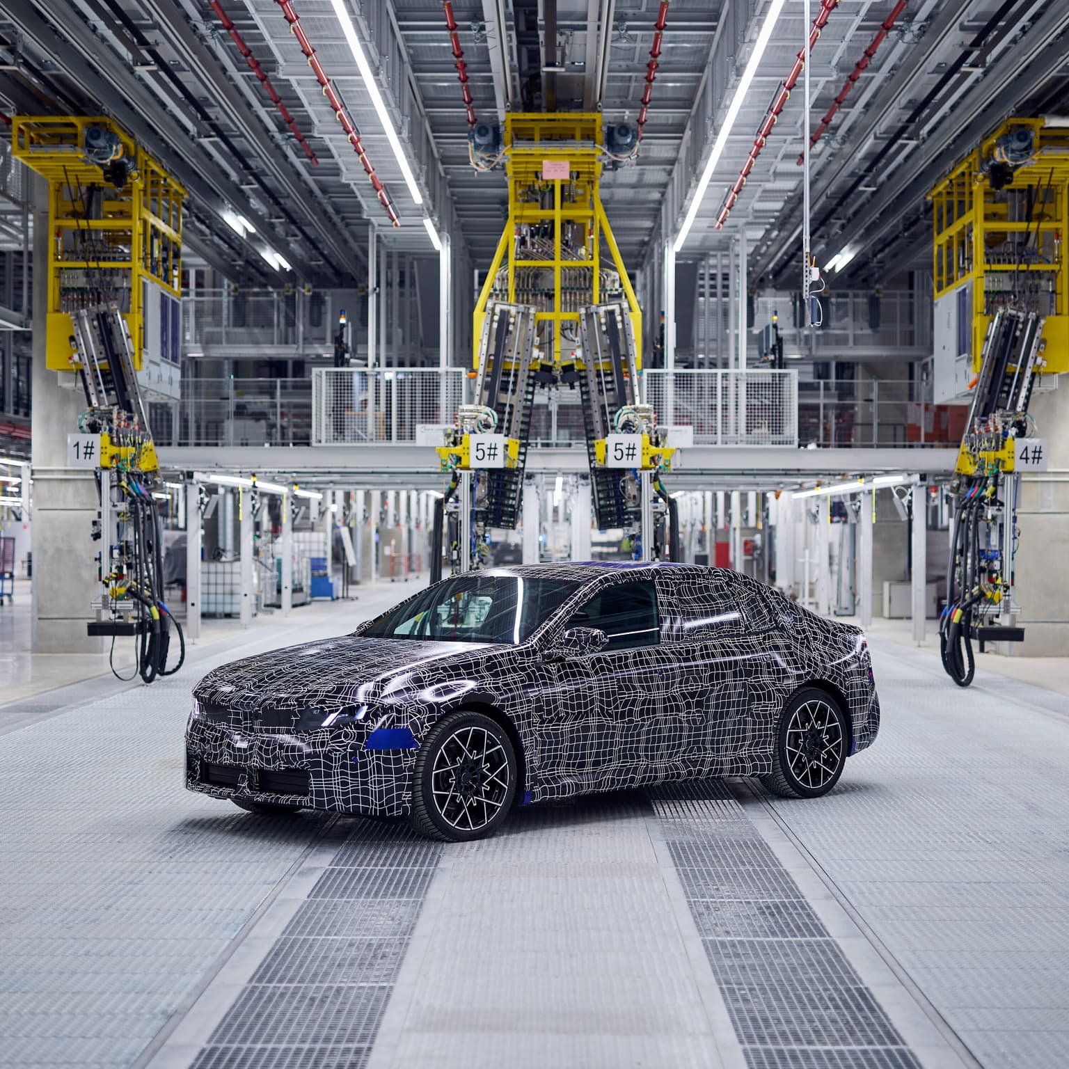 332 Teslas leasingangreb og BMW-rækkeviddemonster artwork