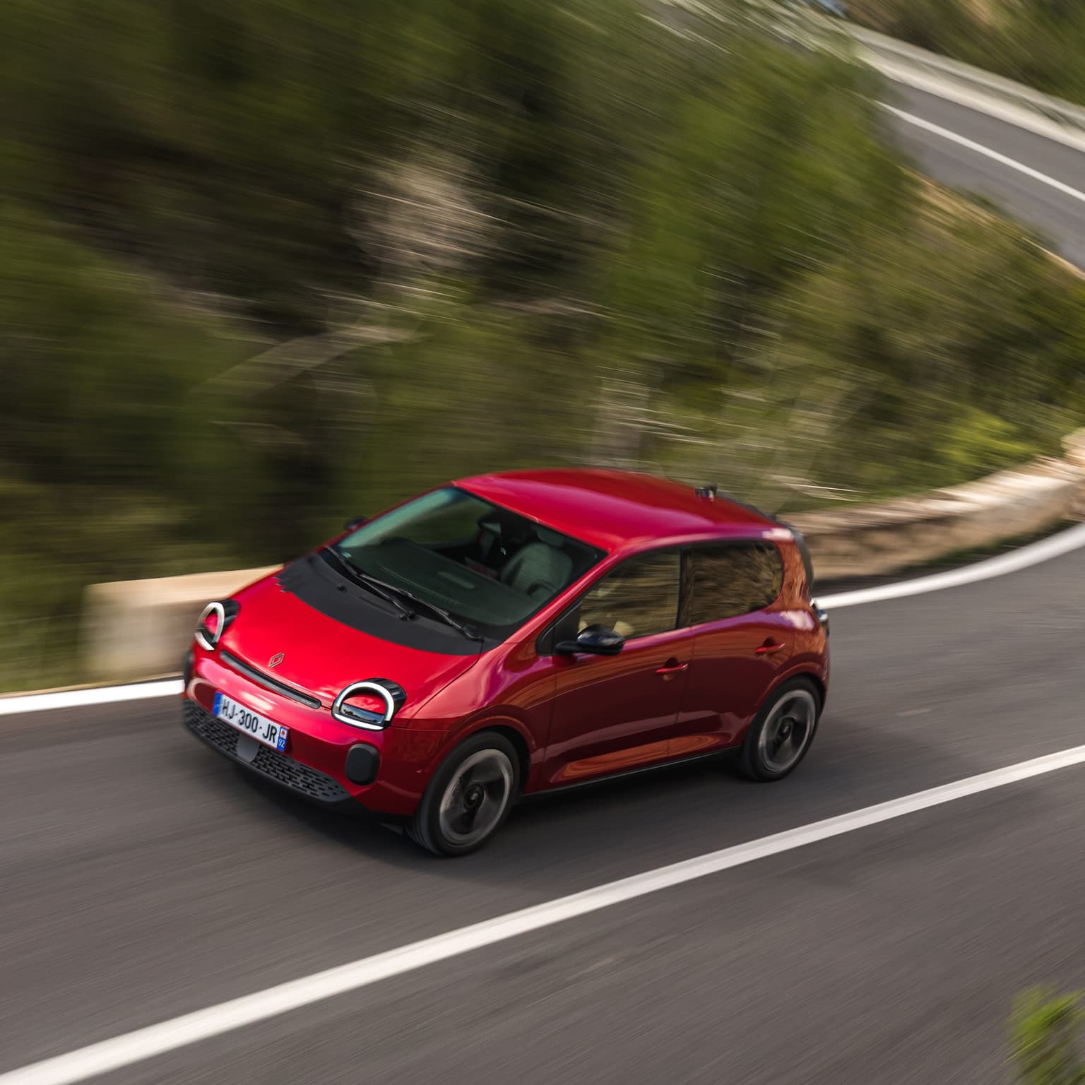 Vi tester to af de bedste: Billig Renault og luksus-Mercedes artwork