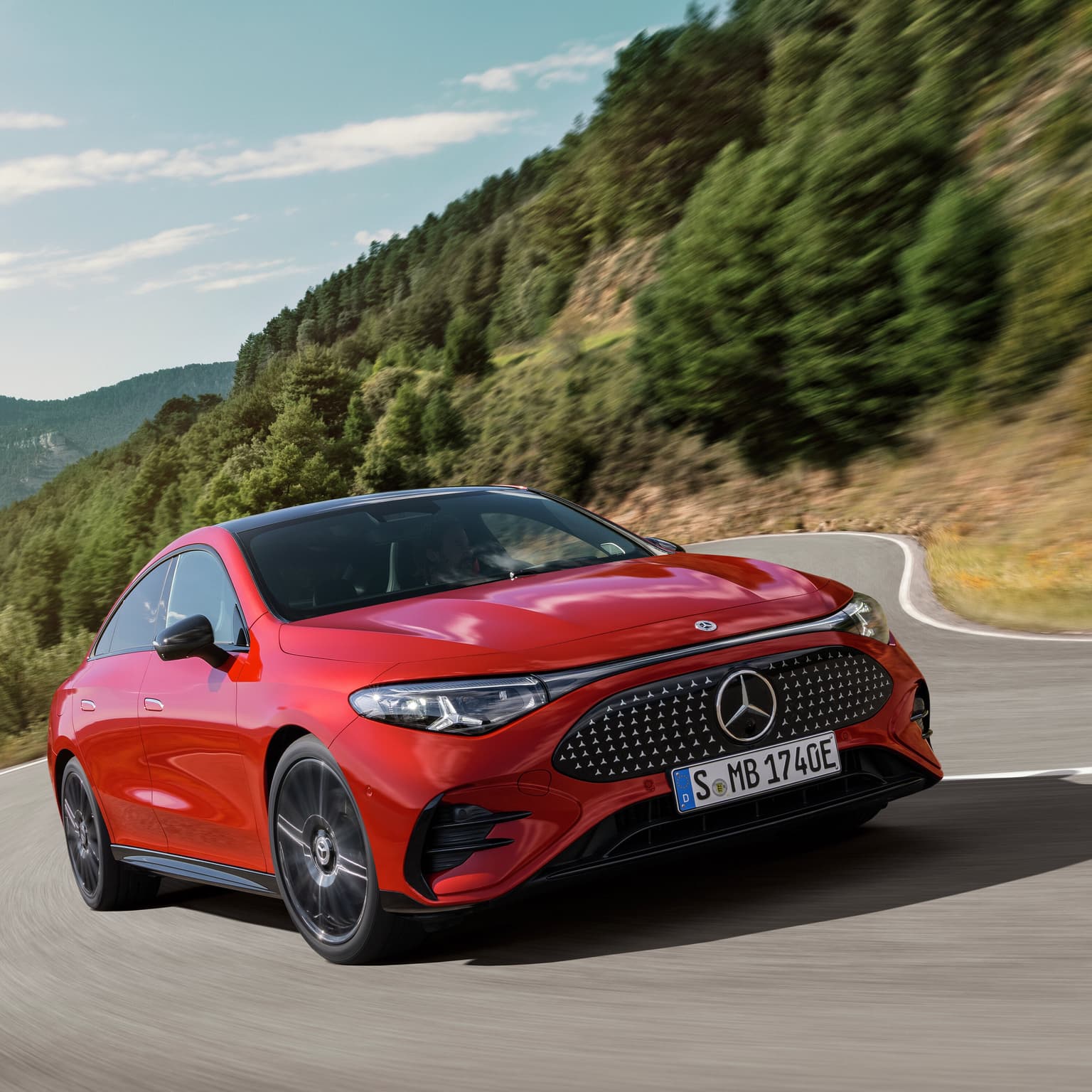 287 Ny Mercedes-elbil ryster markedet artwork