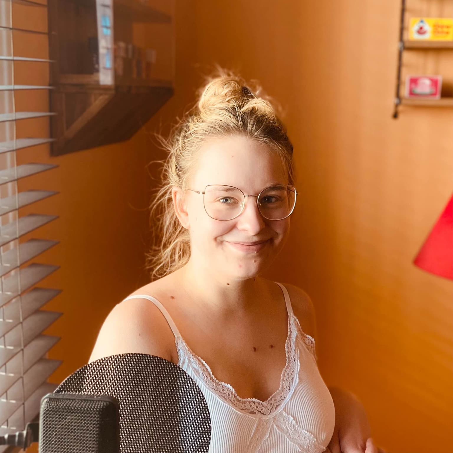 570. Clara Kristiansen om att vara tjej artwork