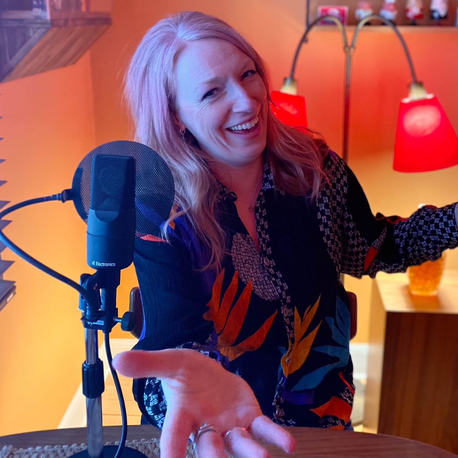 608. Josefin Johansson om att jobba med mainstreamunderhållning artwork