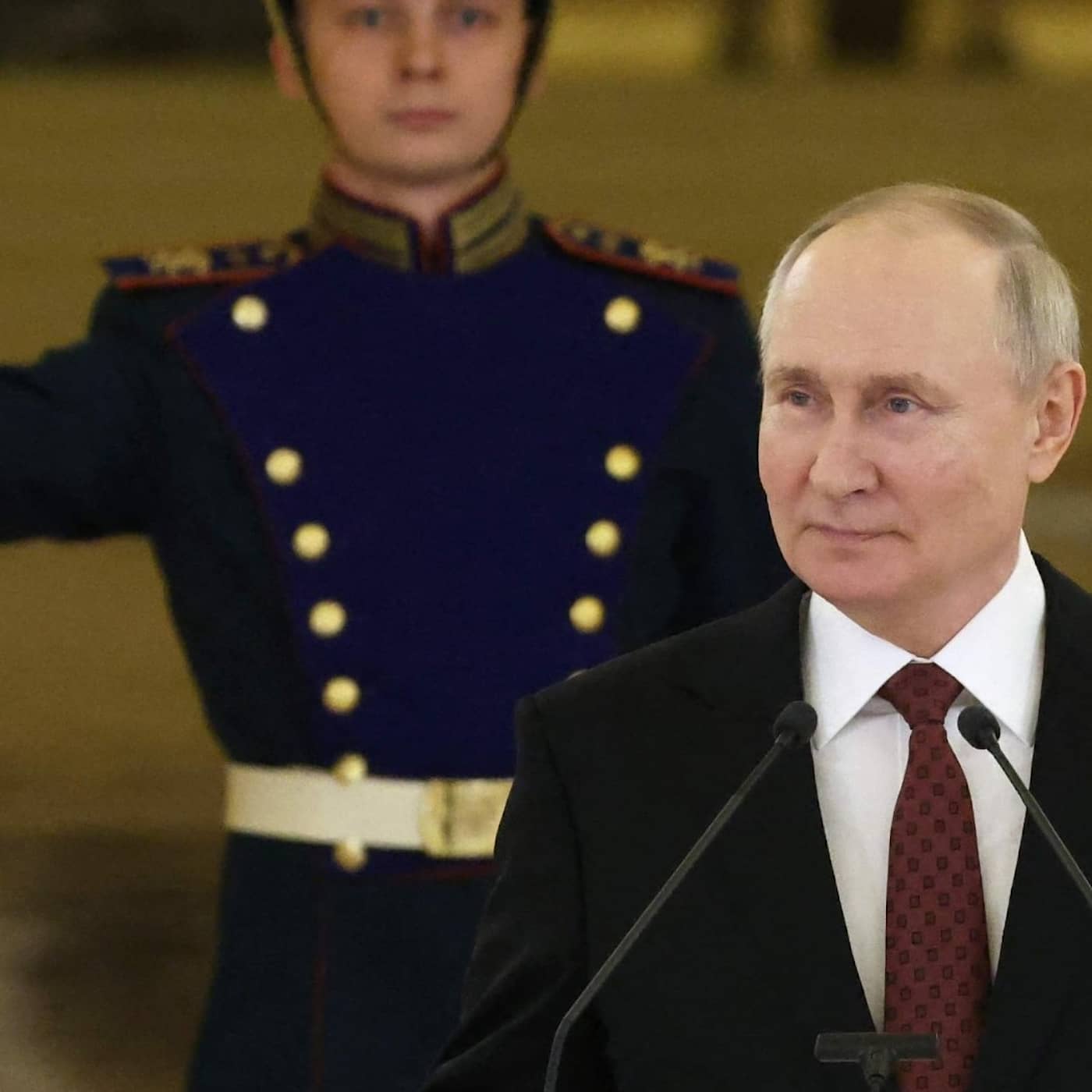 Putin rustar för utnötningskrig artwork