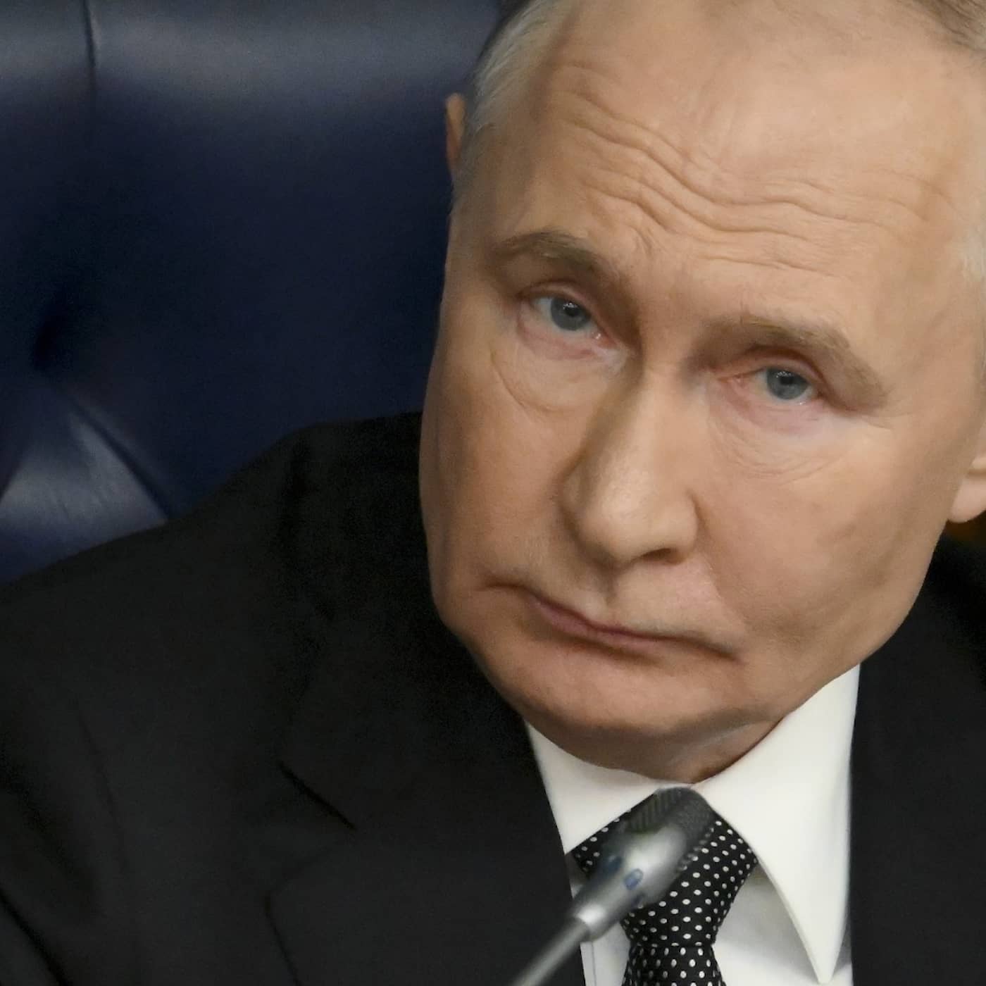 Kris när rubeln rasar i Putins Ryssland artwork