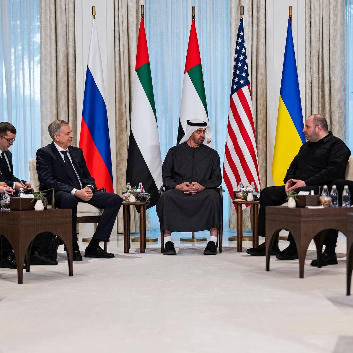 Putins nya taktik – låter spionchef förhandla artwork