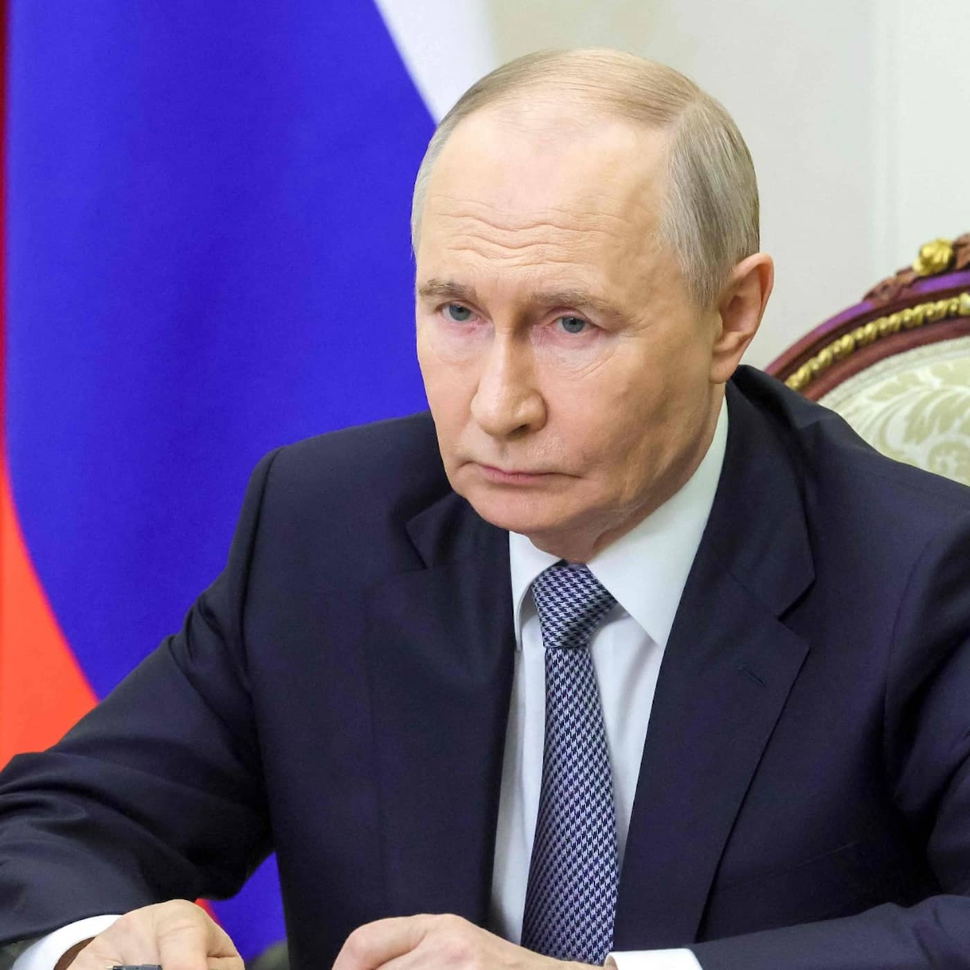 Försvagad Putin skramlar med kärnvapen artwork