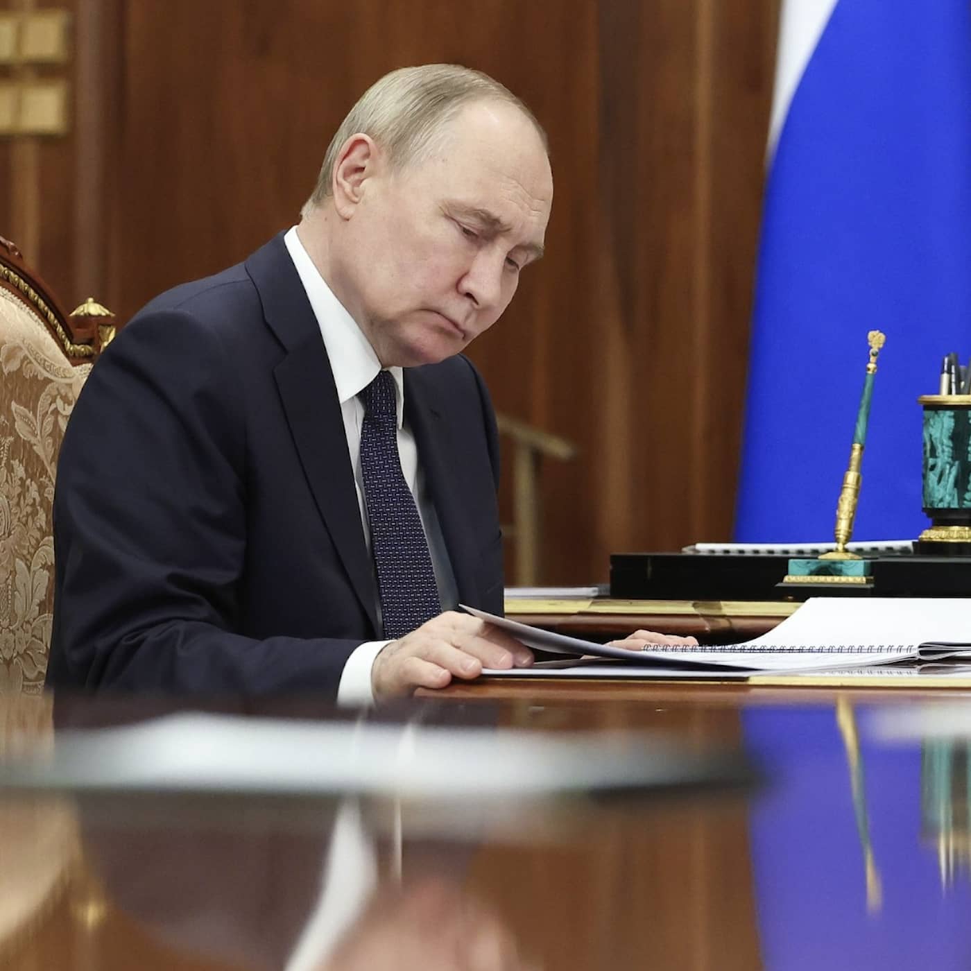 Hämnd driver Putin i kriget mot Ukraina artwork