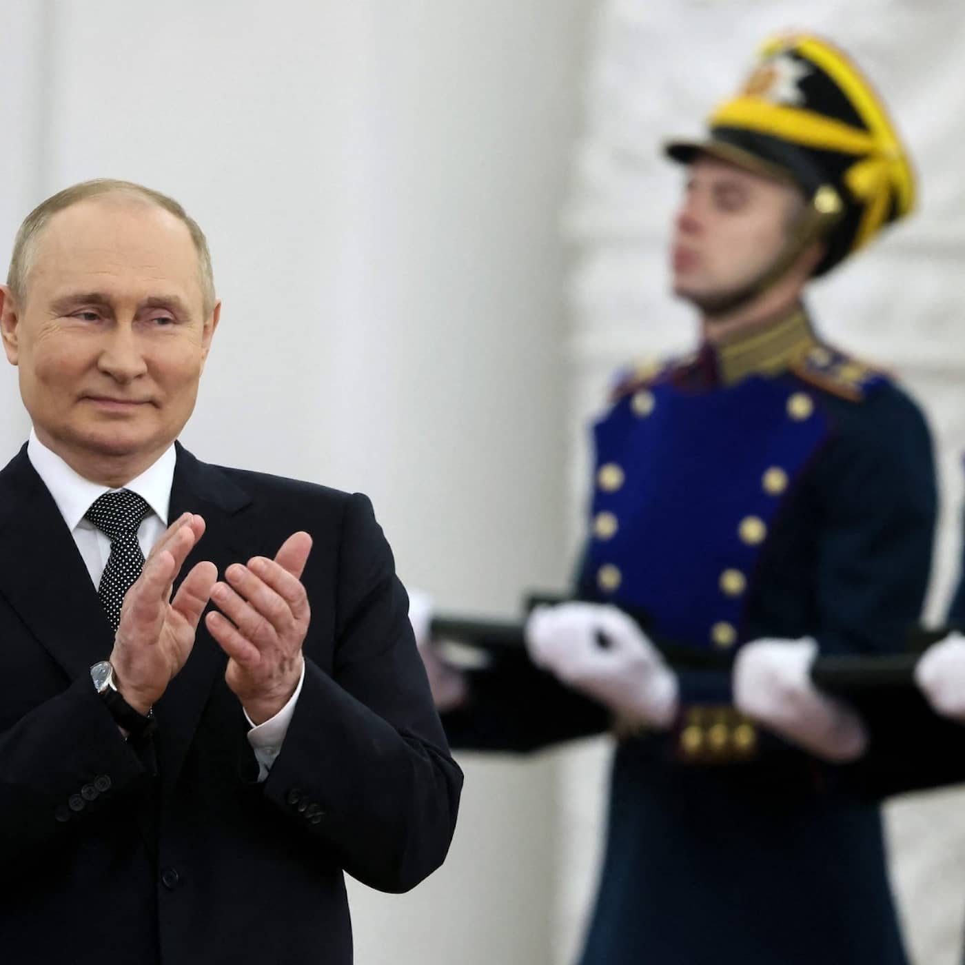 Putins grandiosa plan för att bli en historisk hjälte artwork