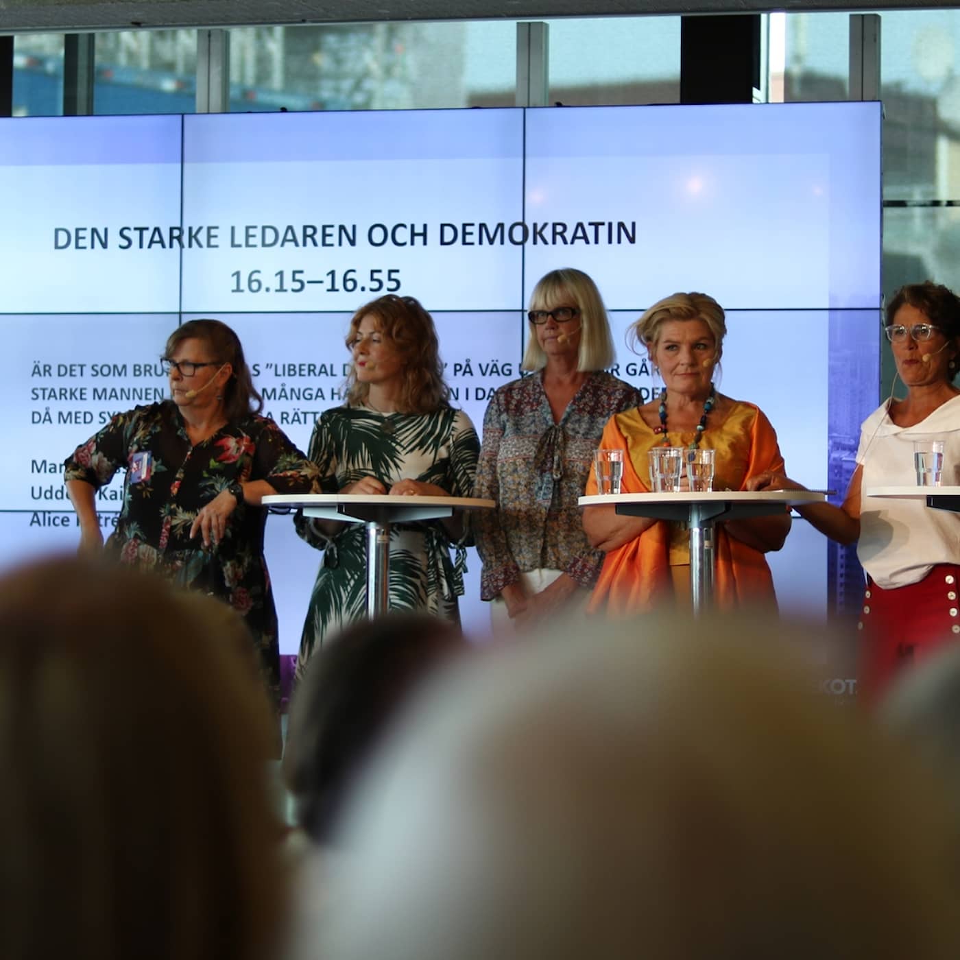 På väg mot en underbar värld? artwork
