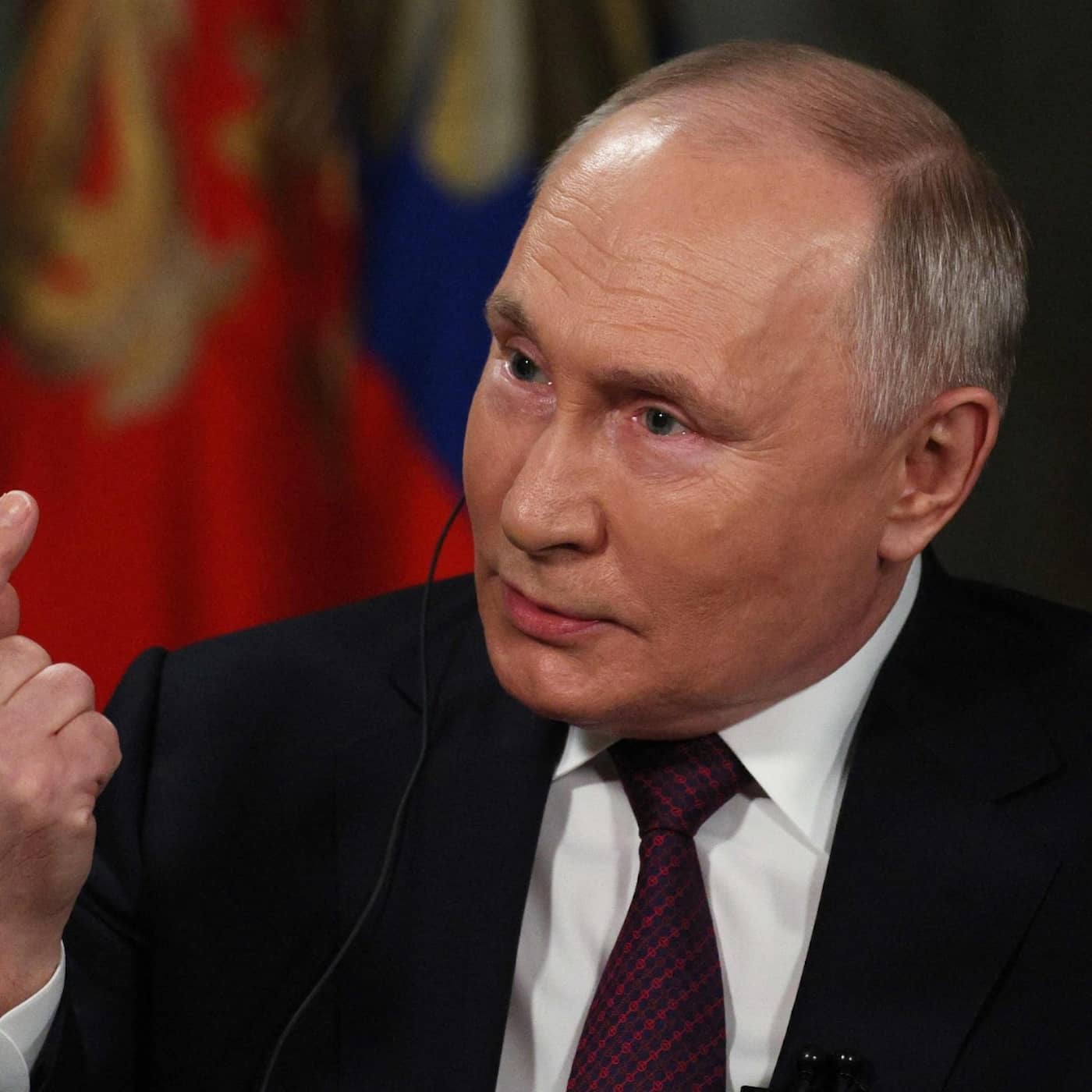 Putins dolda budskap i kändisintervjun artwork