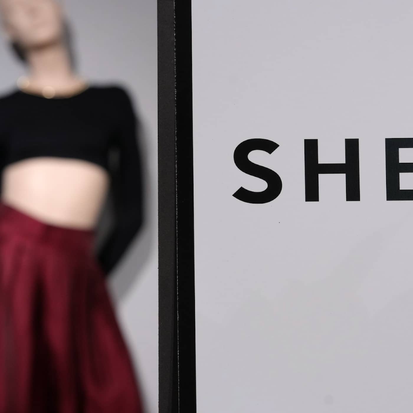 Kriget mot Shein – så kan sexdockor sätta stopp för det ultrasnabba modet artwork
