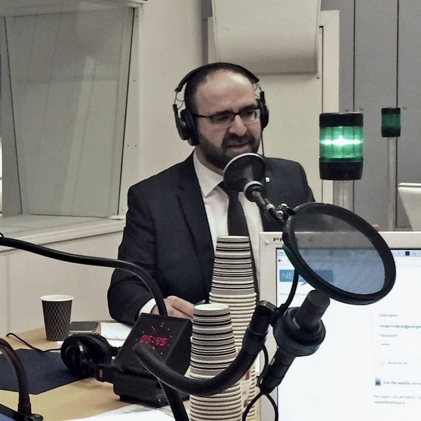 Mehmet Kaplan (MP) ska få fram 700 000 bostäder - hur? artwork