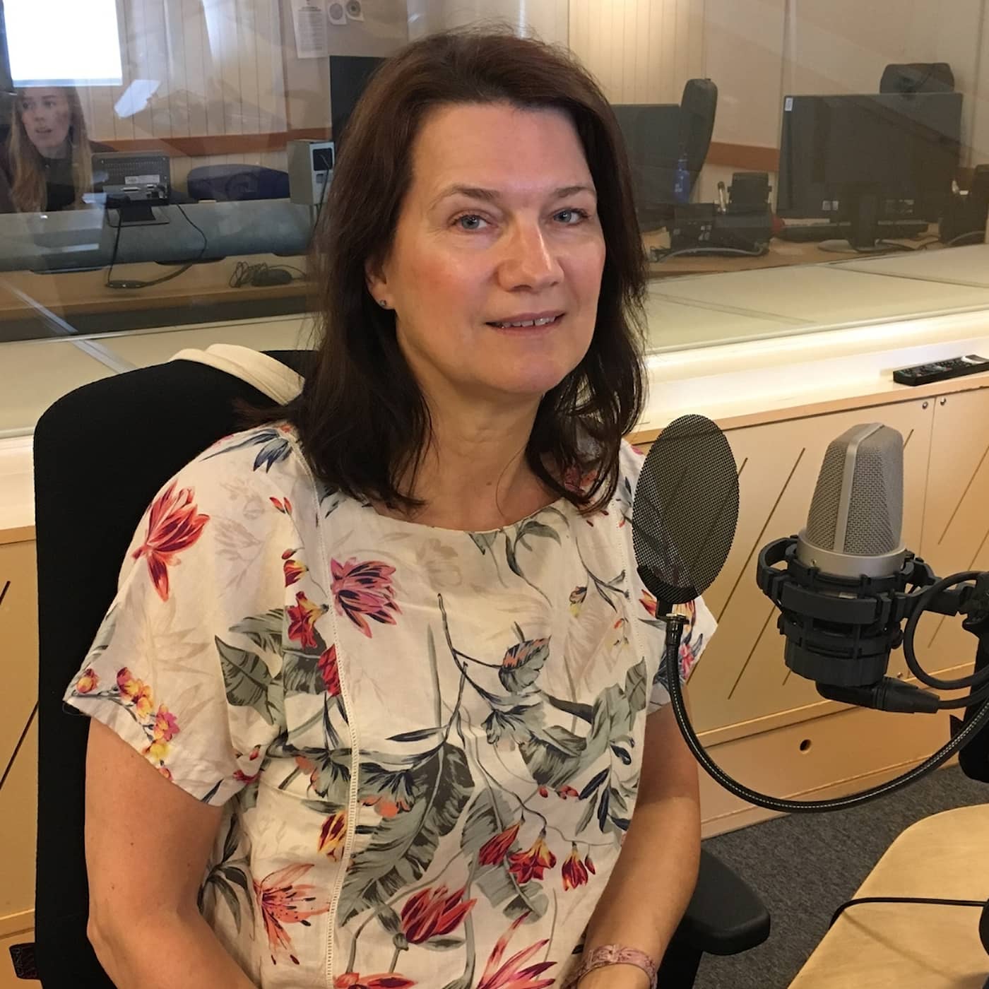 Ska EU ta på sig hårdhandskarna, Ann Linde (S)? artwork