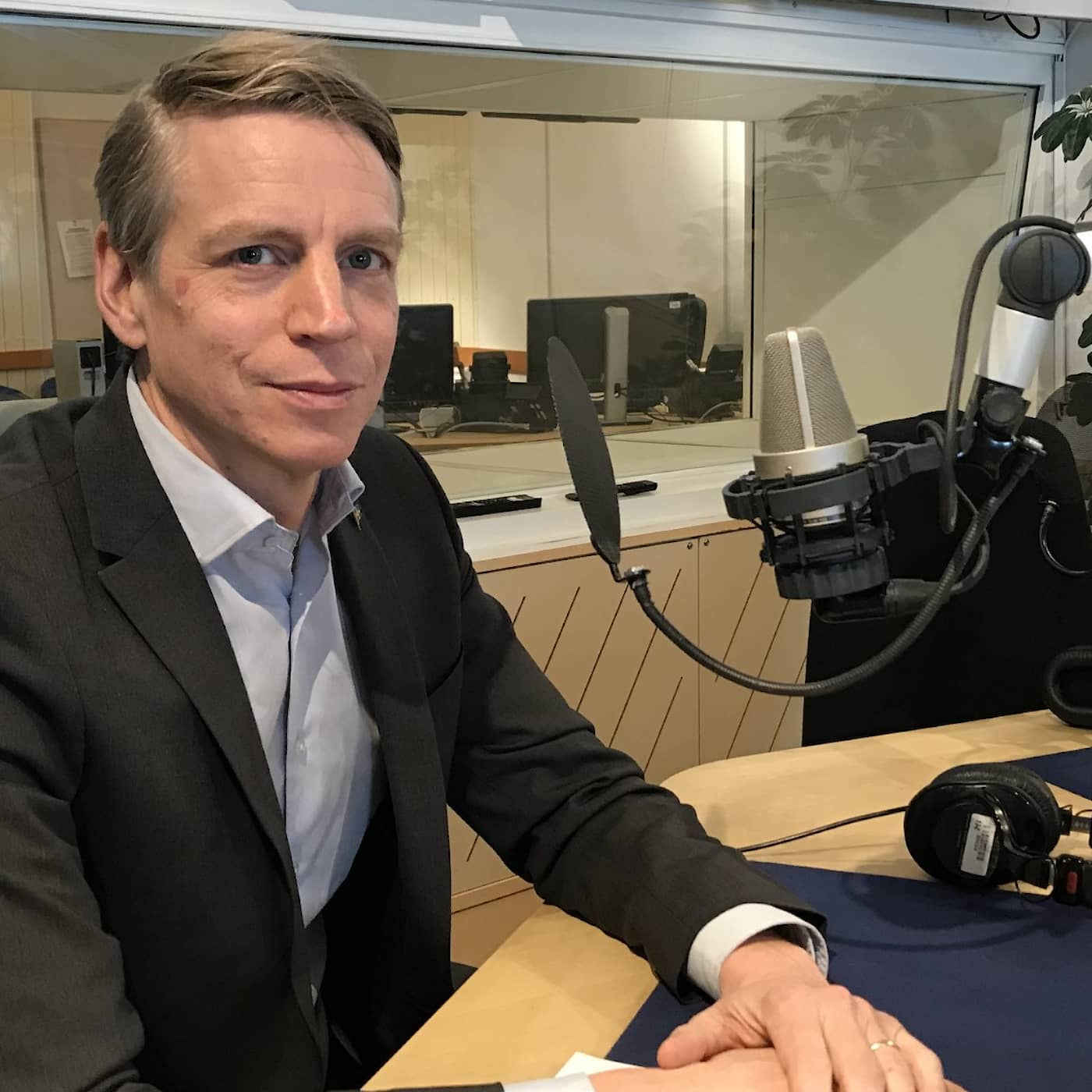 Gör regeringen tillräckligt för att rädda ekonomin, Per Bolund (MP)? artwork