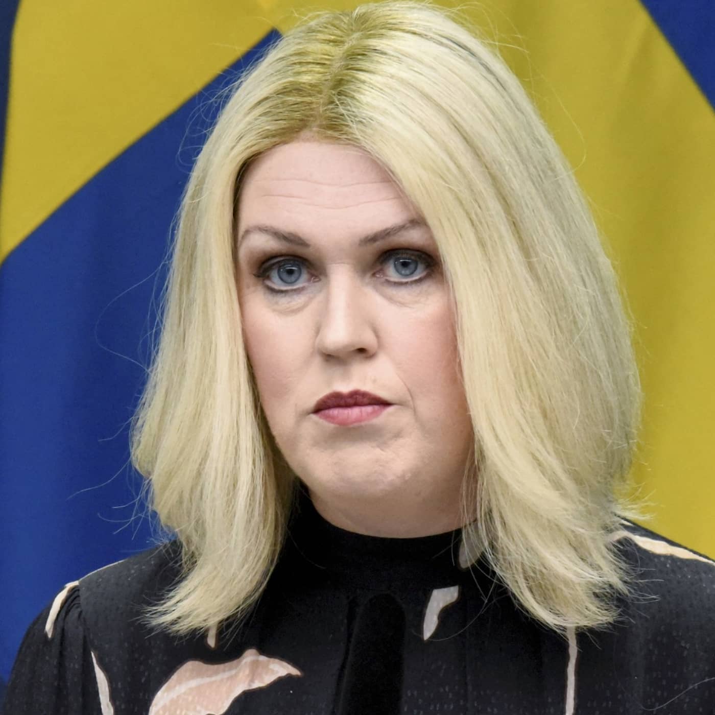 Lena Hallengren (S) om Coronakommissionen och vårdplatsbristen artwork