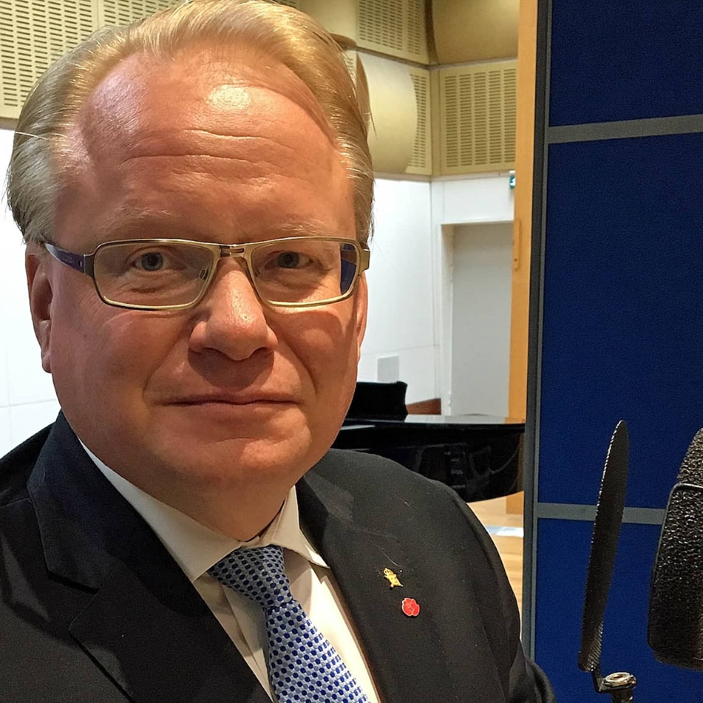 Peter Hultqvist (S), försvarsminister - hur länge till? artwork