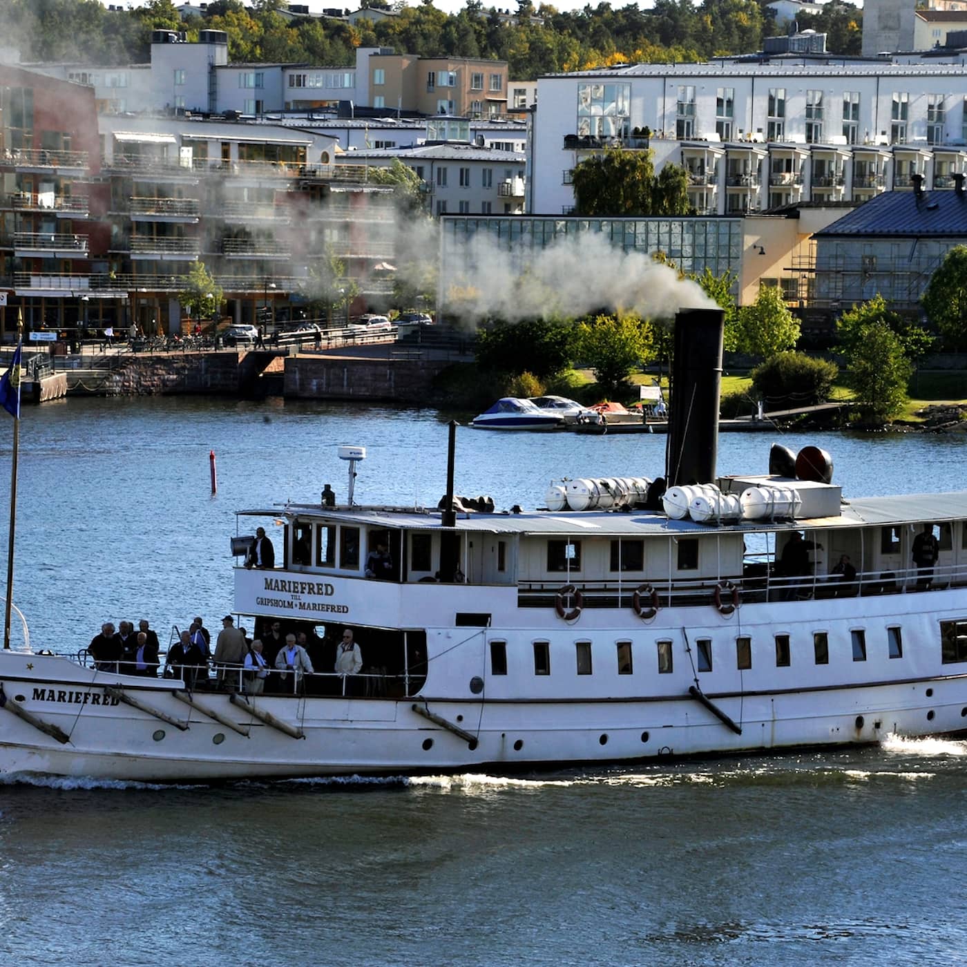 200-åriga ångbåten tuffar på artwork
