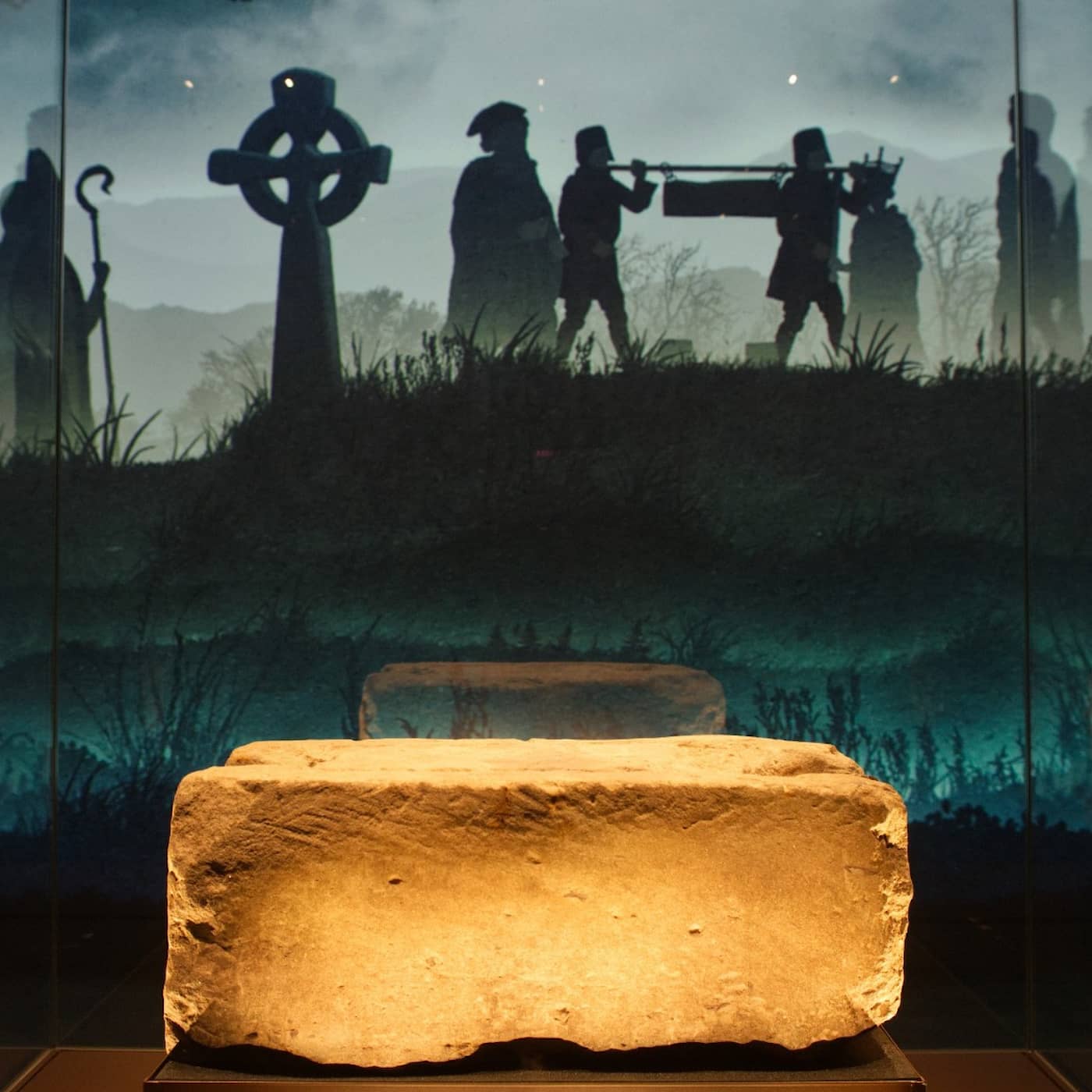 Skottlands mytomspunna ödessten artwork