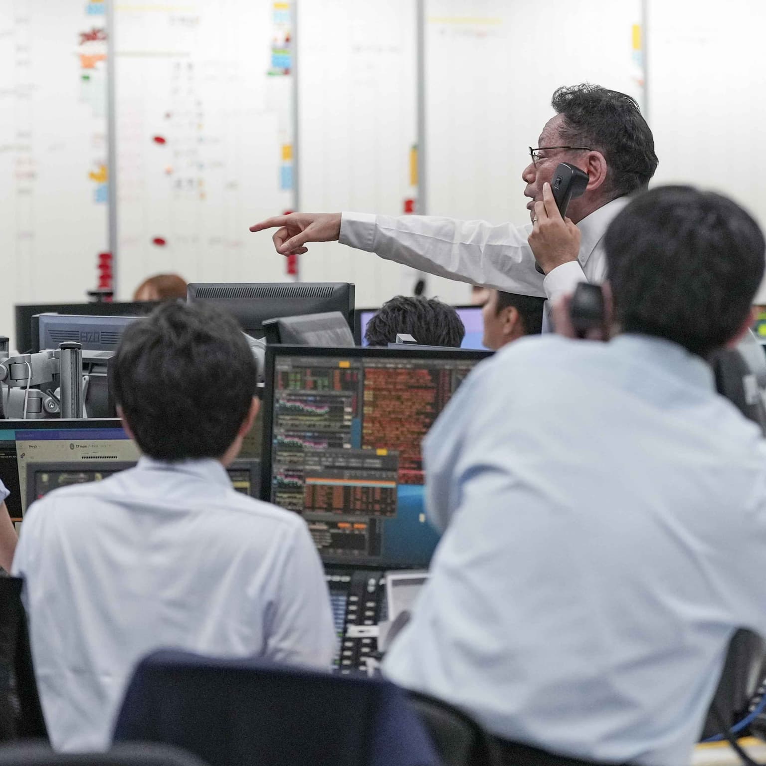 Do bond markets rule the world? artwork
