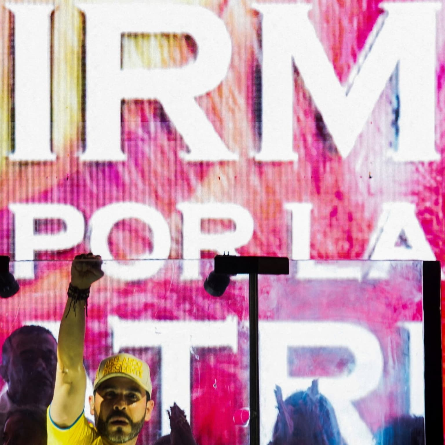 Right-wing outsider wins Colombian election first round artwork