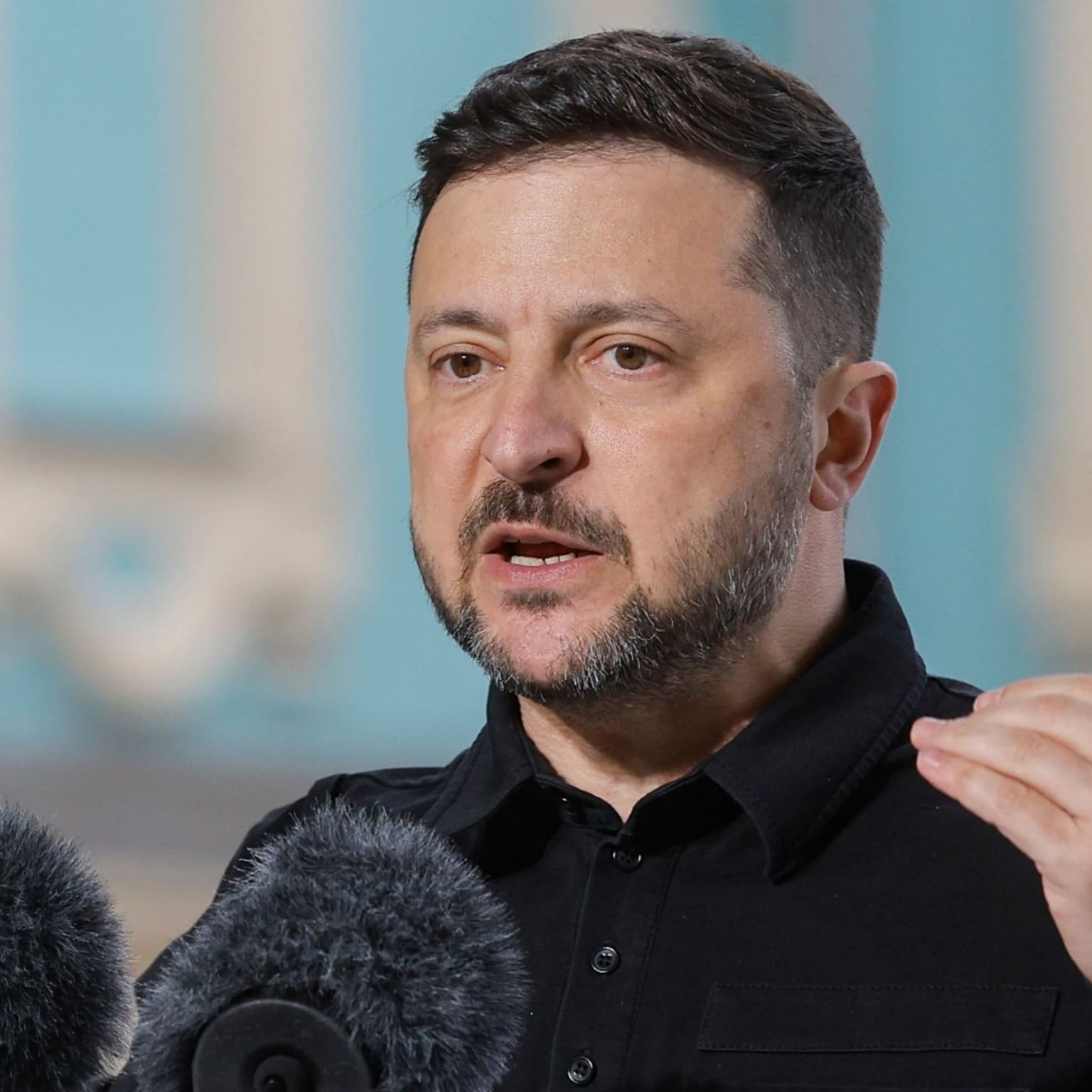 Zelensky proposes face-to-face meeting with Putin artwork