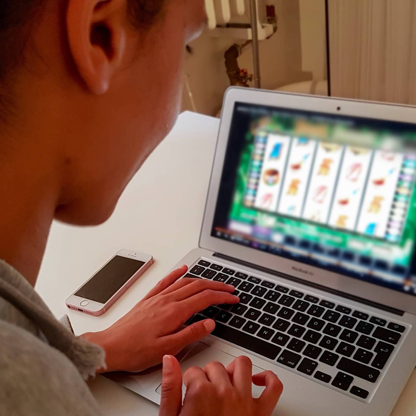 Beroende av spel artwork