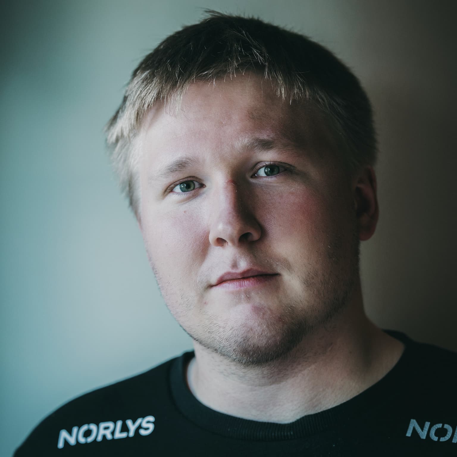 Emil Nielsen åbner op om panikangst artwork