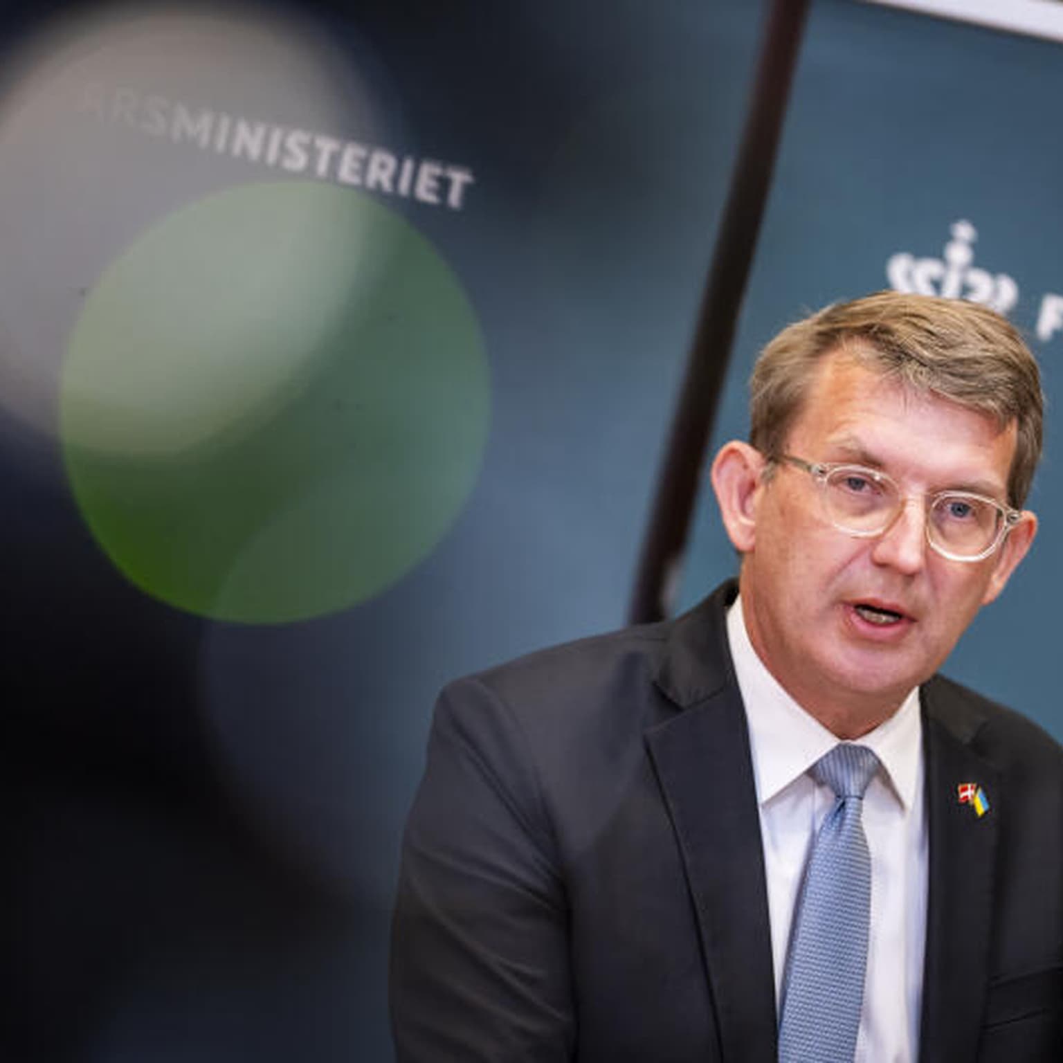 Regeringen har ikke længere bukser på artwork