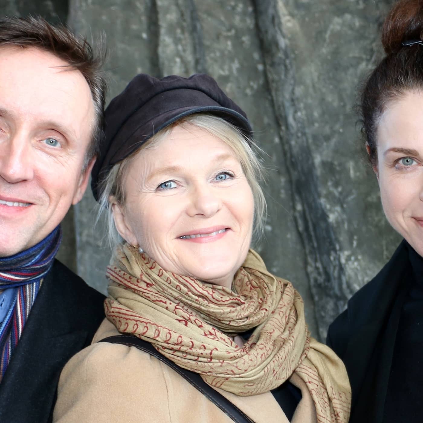 Den problematiska publiken, de fattiga och de stenrika och mikrofirande. Spanarna i P1 med Sissela Kyle, Jessika Gedin och Göran Everdahl artwork