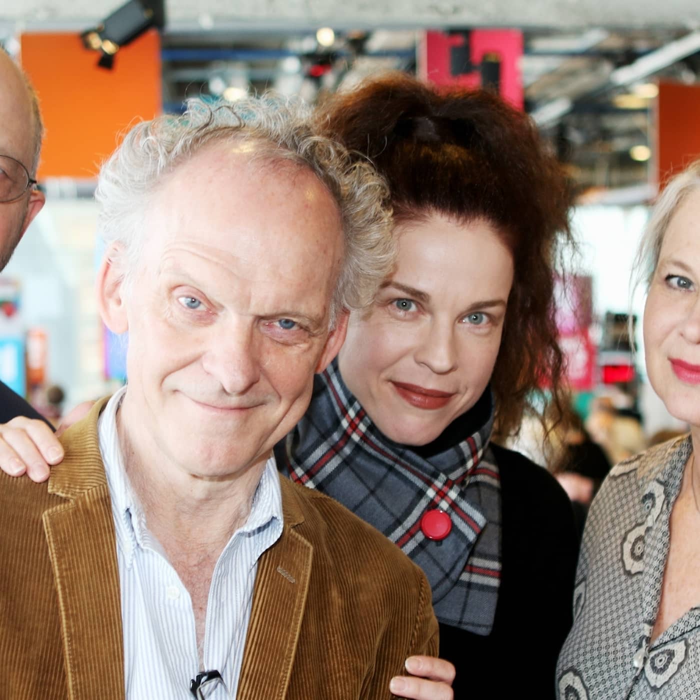 Baksidan av ansiktet, Nu kommer förmånsvännerna & Nysstalgi med Spanarna i P1 med publik från Kulturhuset artwork