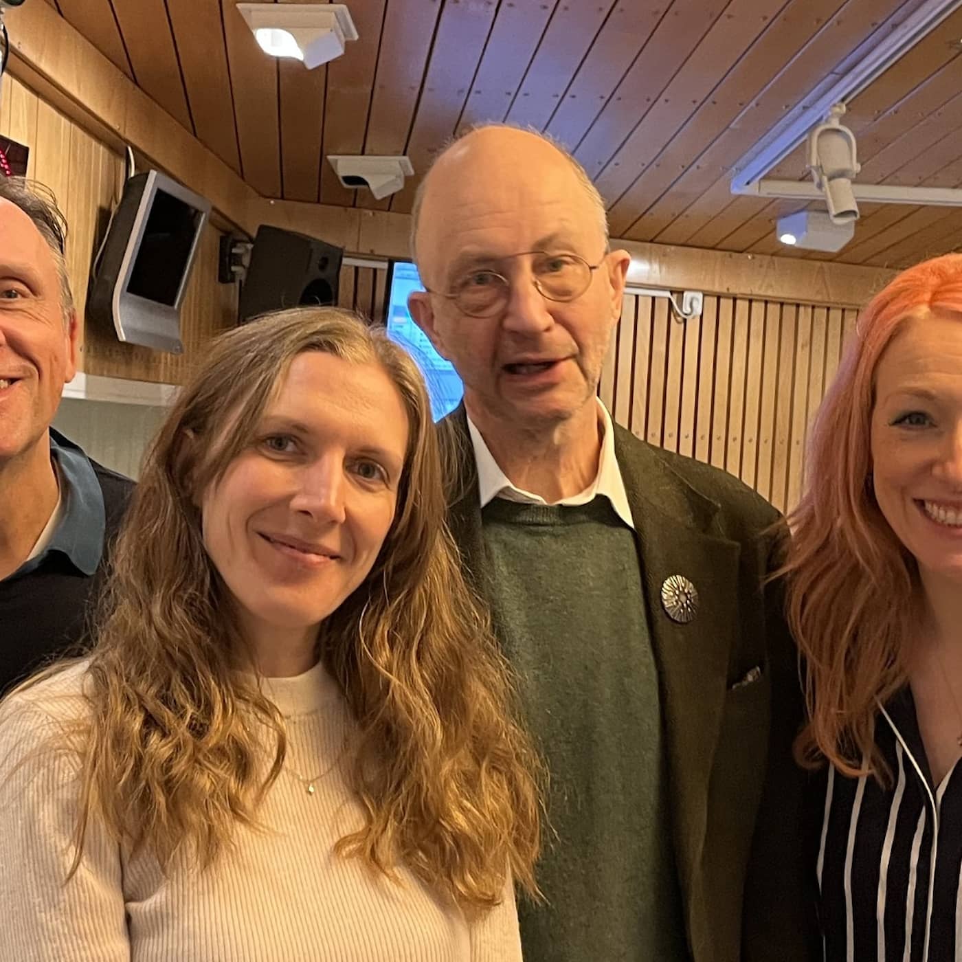 Göran Everdahl: De dolda budskapen i årets julskyltning artwork